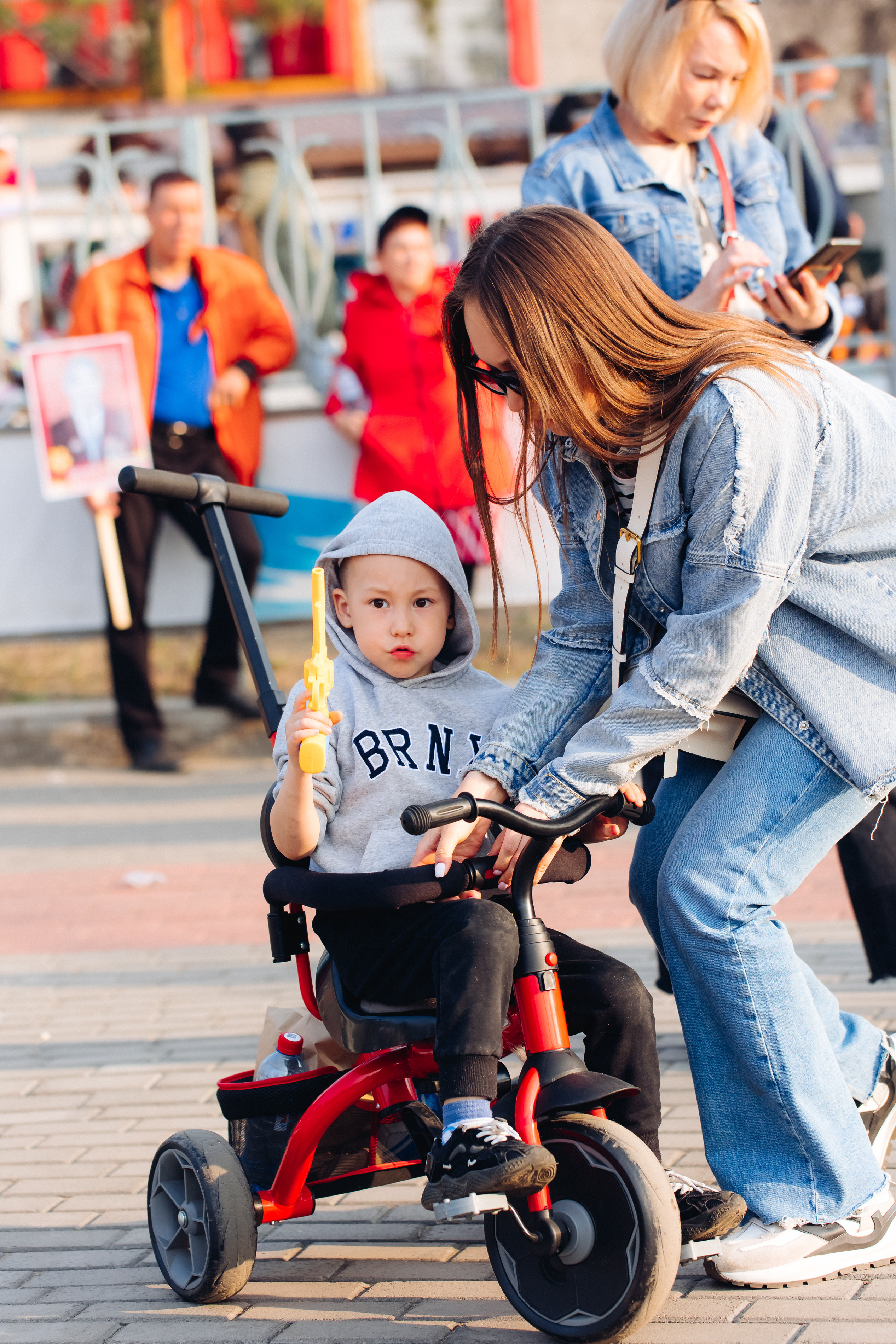 Празднование «Дня Победы» в парке Юбилейный. Свадебный и семейный фотограф в Улан-Удэ