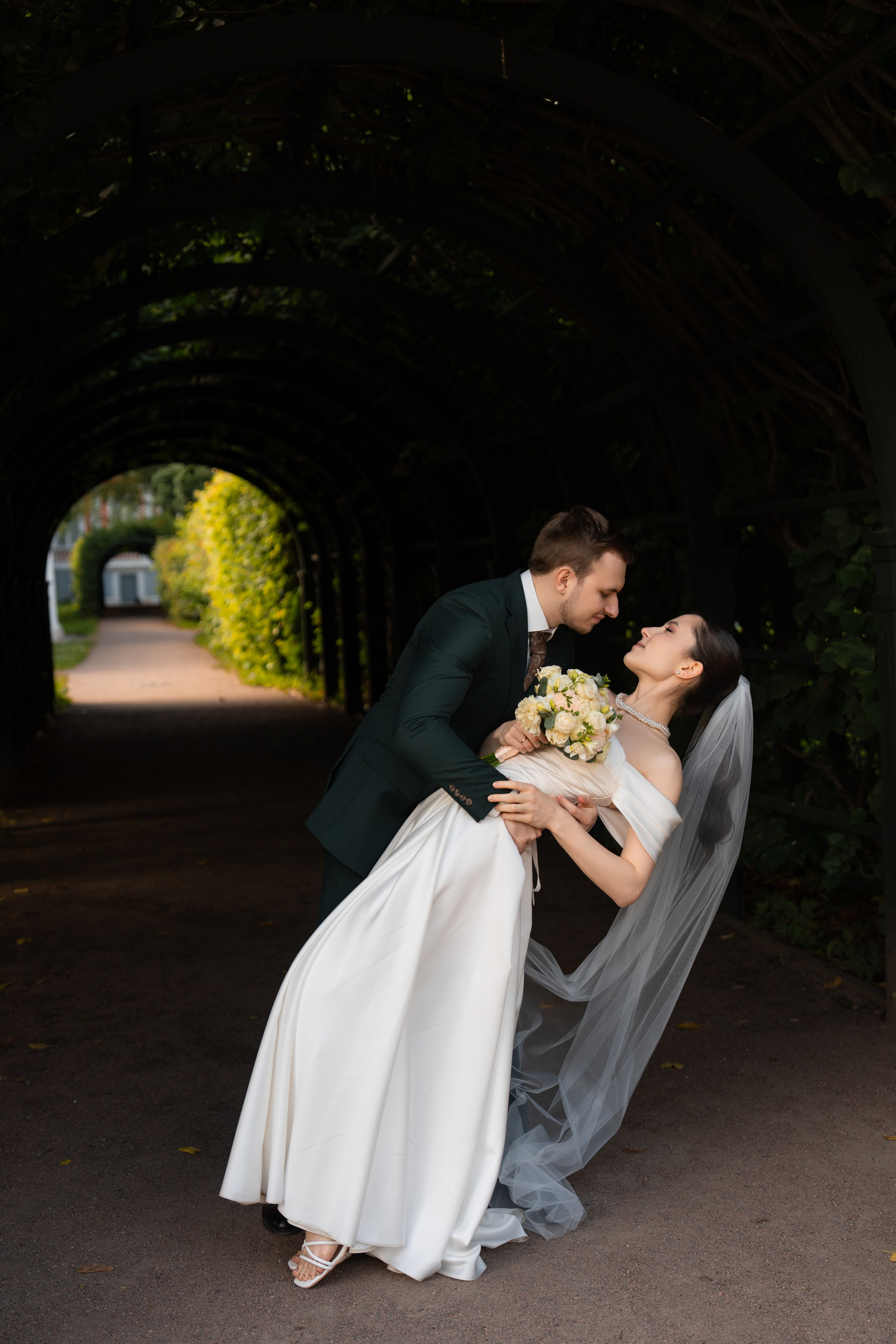 Влад и Илина в Кусково. Свадебный фотограф в Москве Анна Полушина
