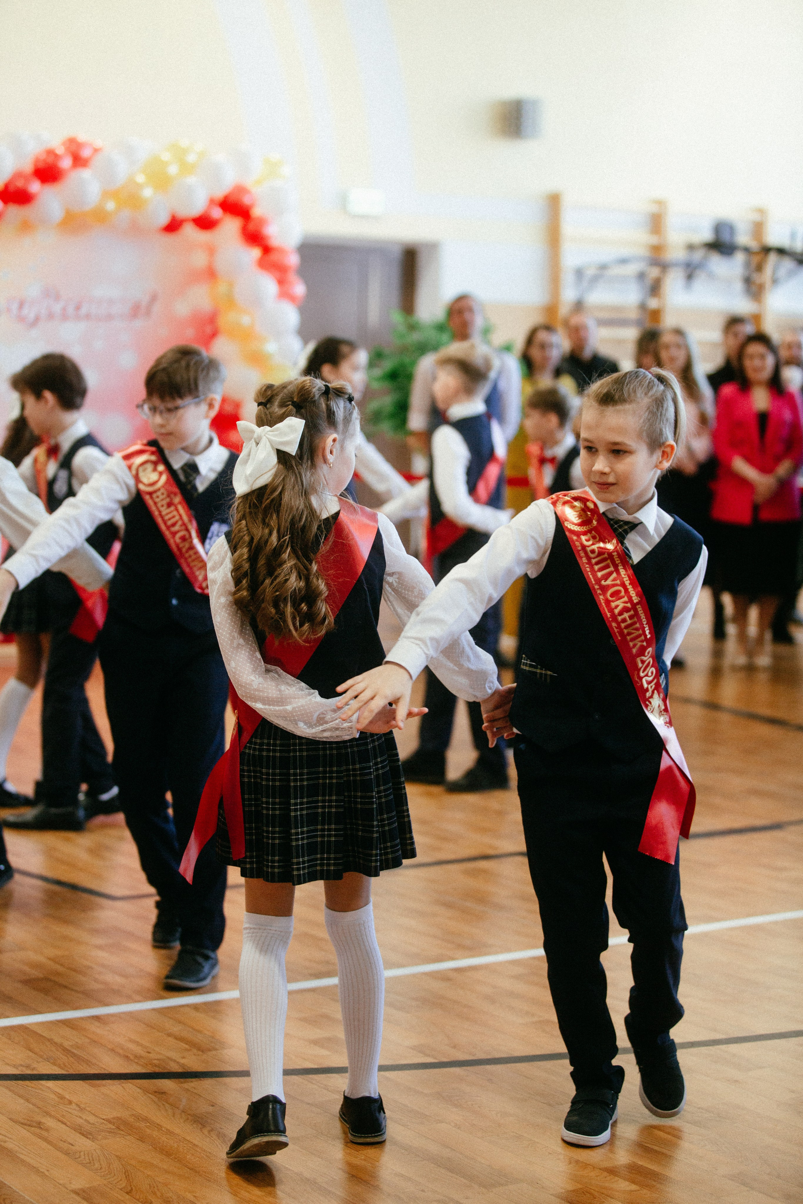 Выпускной в начальной школе. Арт-фотограф Крис Л. в Тобольске: портрет, семейные, свадьбы