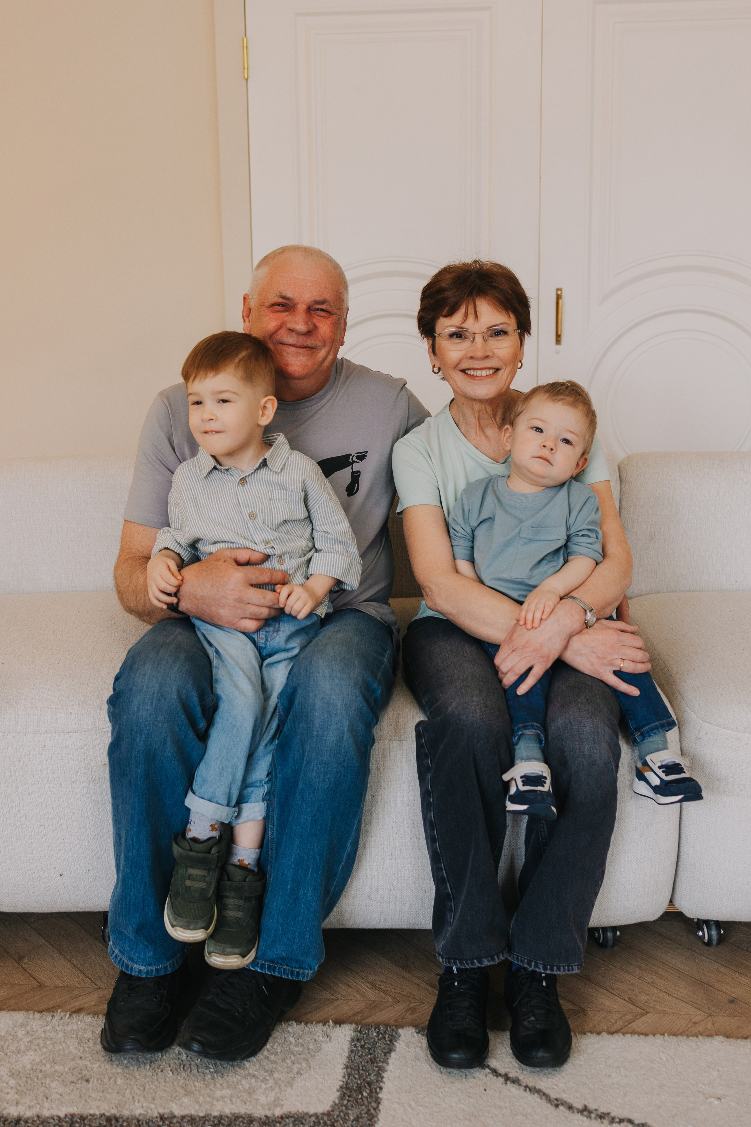 Большая семья. Домашняя фотосессия