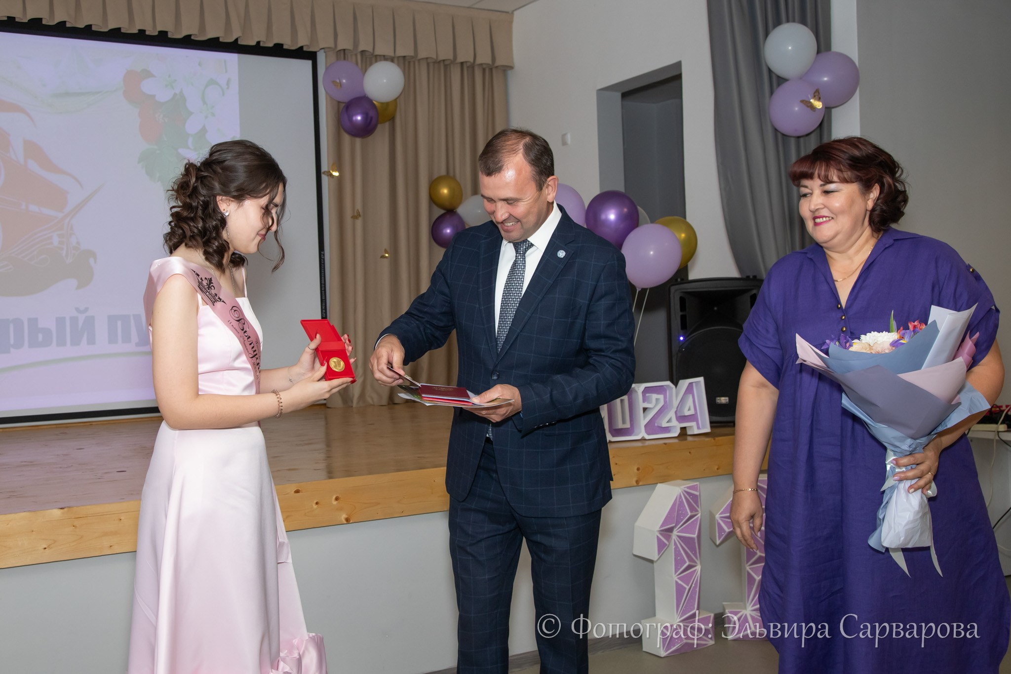 Вручение аттестатов 11 класс. Репортажный Фотограф