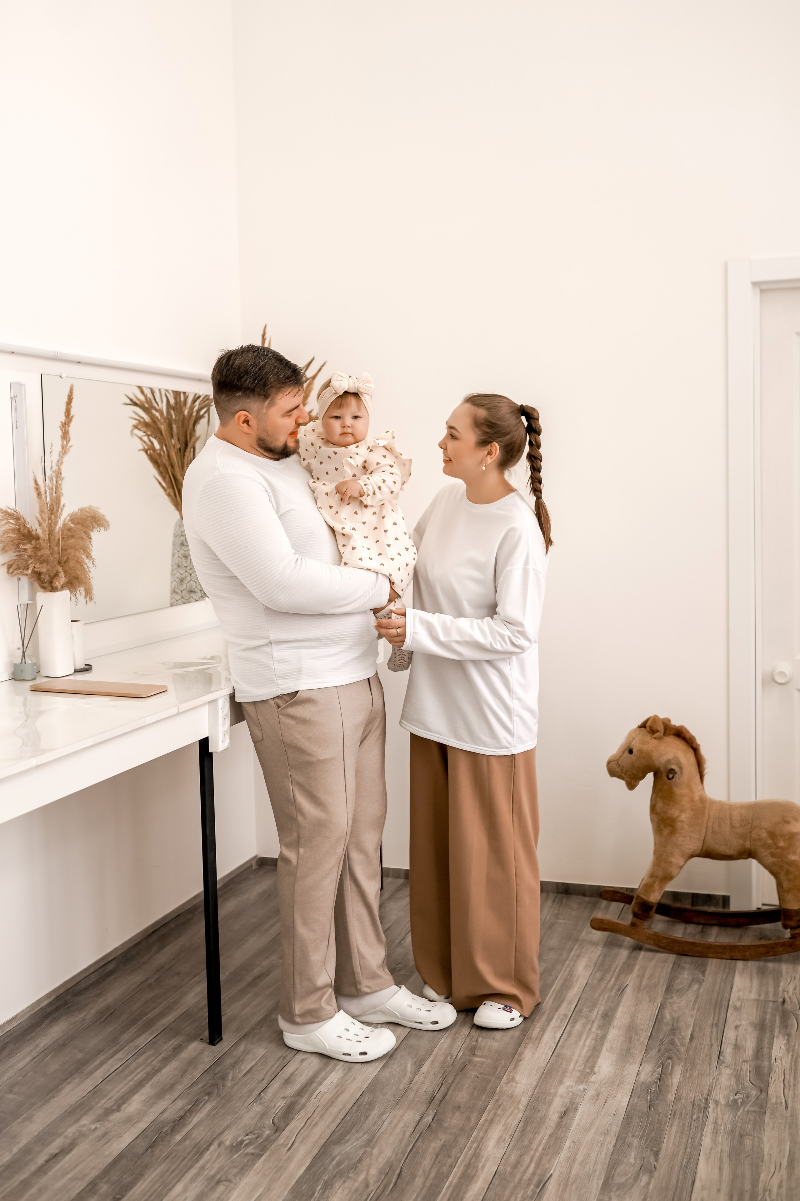 Семейная новогодняя фотосъемка в студии. Фотограф Ким Наталья в Красноярске