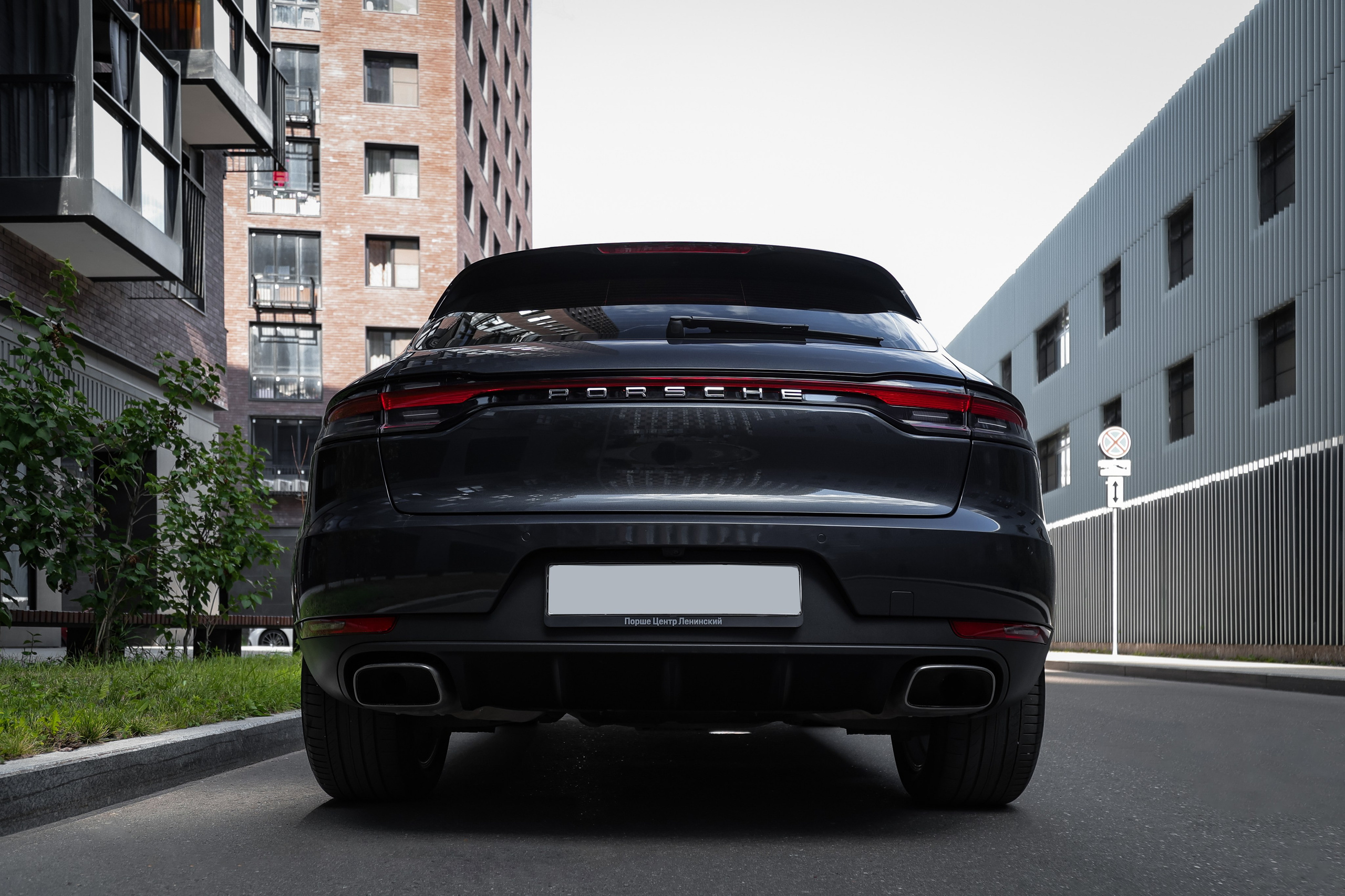 2020 PORSCHE MACAN. Mixturecaptures