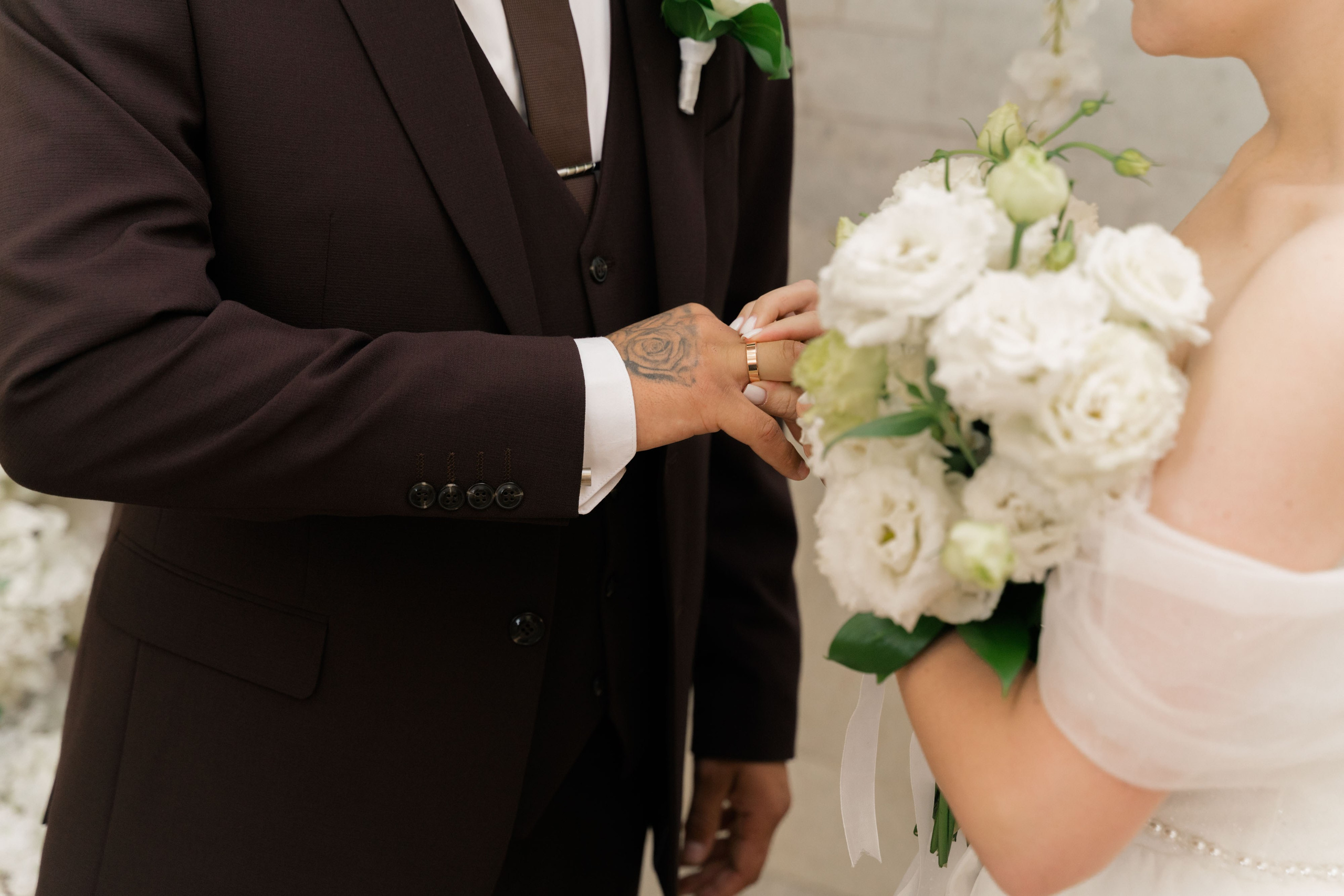 обмен кольцами во время росписи в  Кировском ЗАГСе Ростов на&nbsp;Дону