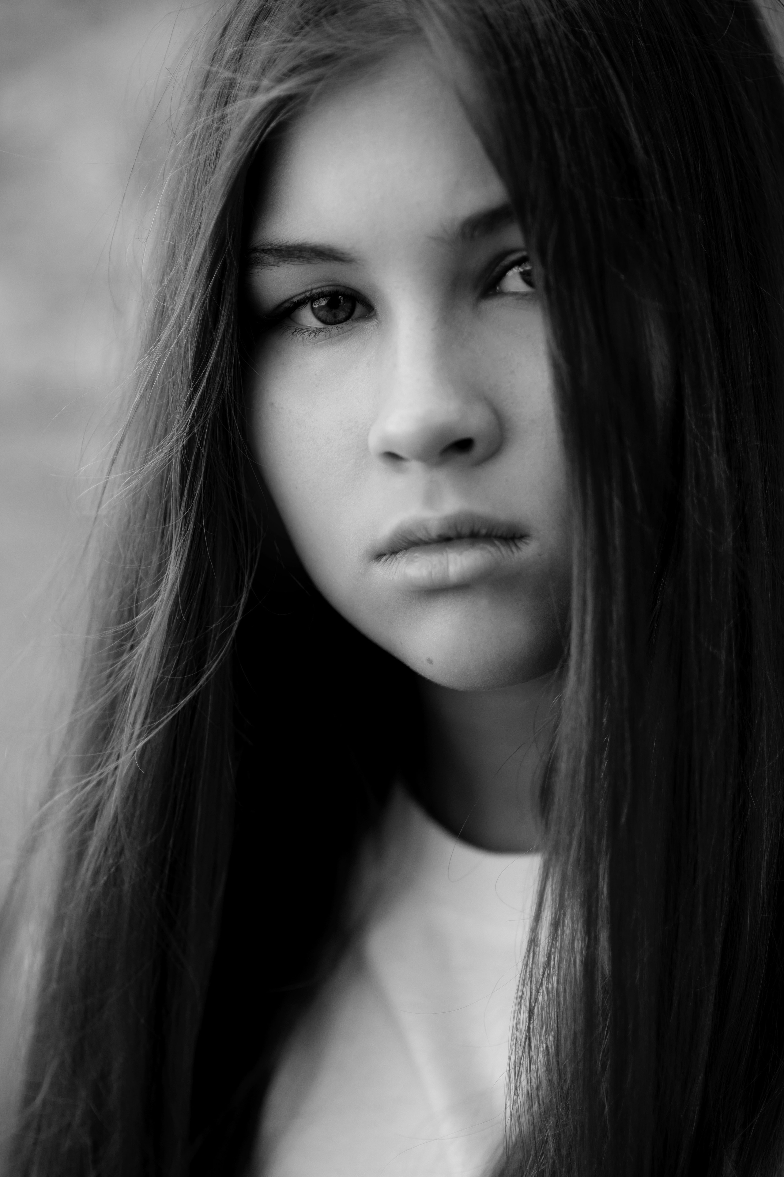 Фотосессия девочки подростка в старом городе. Главная