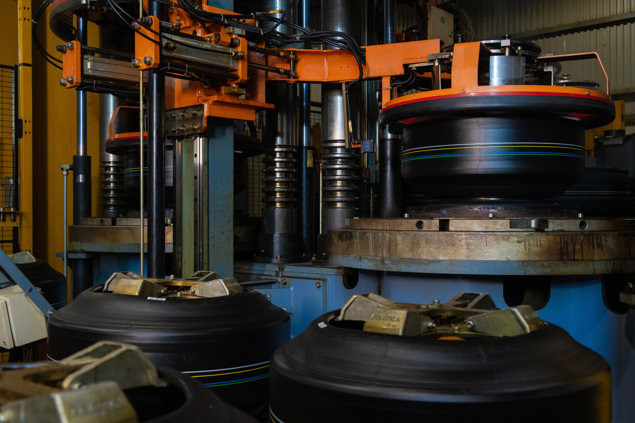 Завод шинного бренда «Gislaved». Photomantis