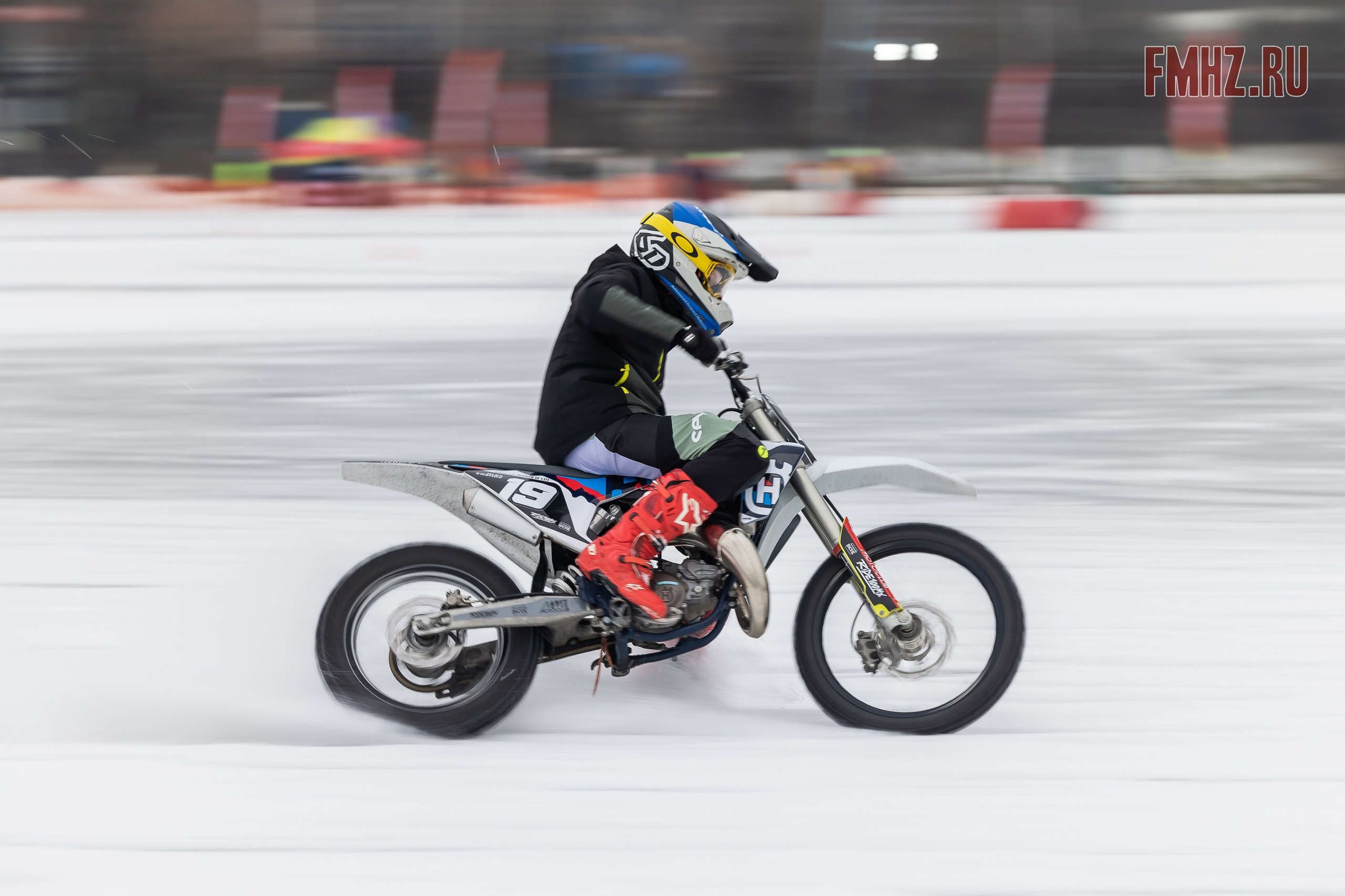 Первый этап Кубка МФР по мотокроссу на льду Большого Крылатского пруда в Москве. 8 февраля 2025 г. Фотограф Владимир Охрименко