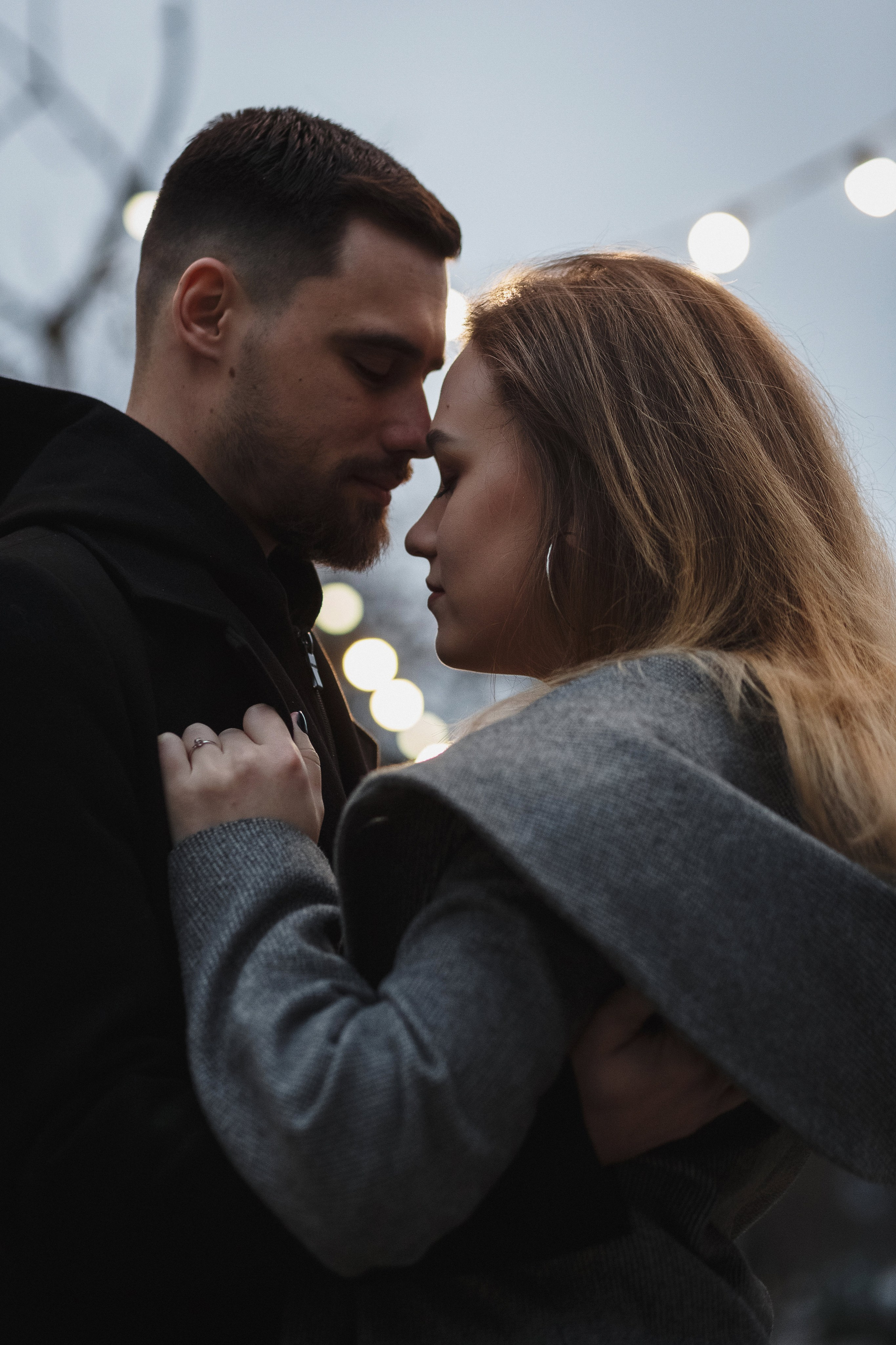 Романтическая фотосессия Никиты и Марины у Театра Чехова в Таганроге. Свадебный и семейный фотограф в Таганроге Бакарюк Антон