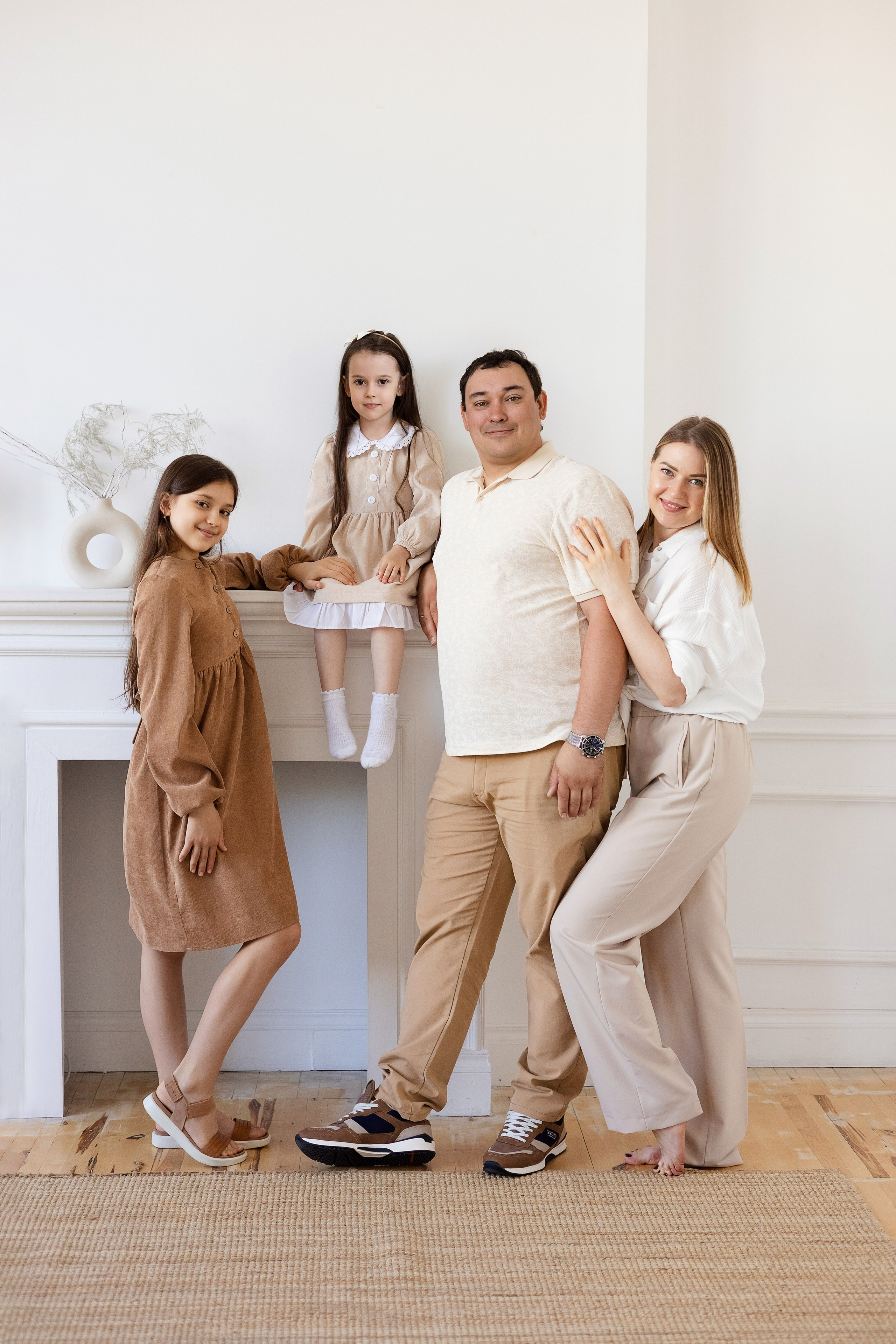 Съемка большой семьи в студии SVET. Семейный фотограф в Екатеринбурге Маргарита Курносова