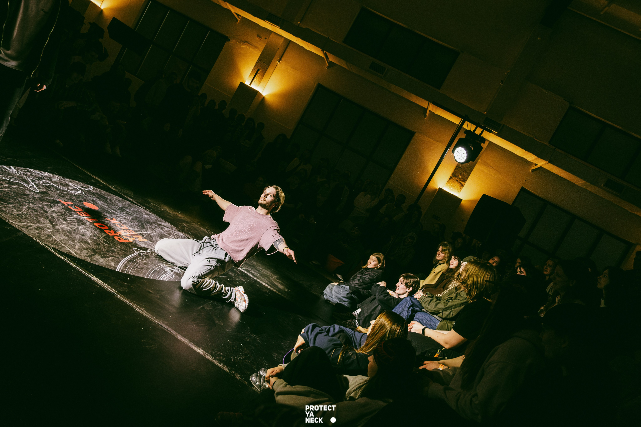 PROTECT YA NECK 22/03 (@youlovebu). Соня бу тебя сфоткала