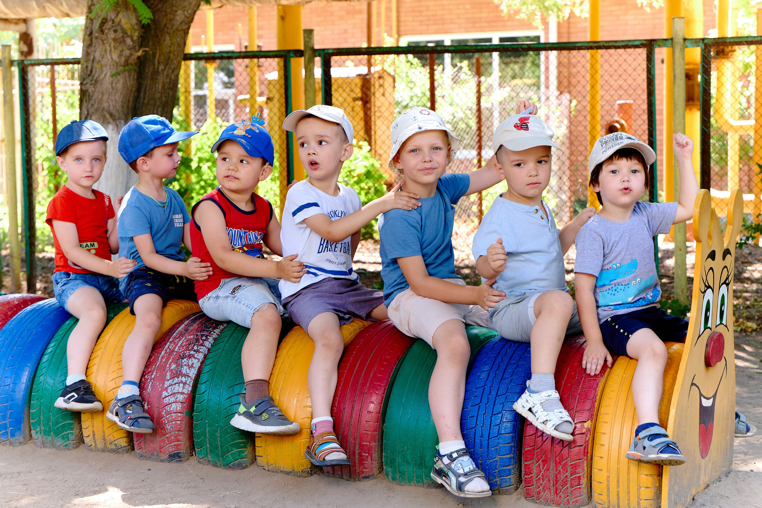 Пример летней съёмки в детском саду № 92 младшая группа Ромашки. Фотограф Выпускные альбомы Таганрог Сергей Коробченко