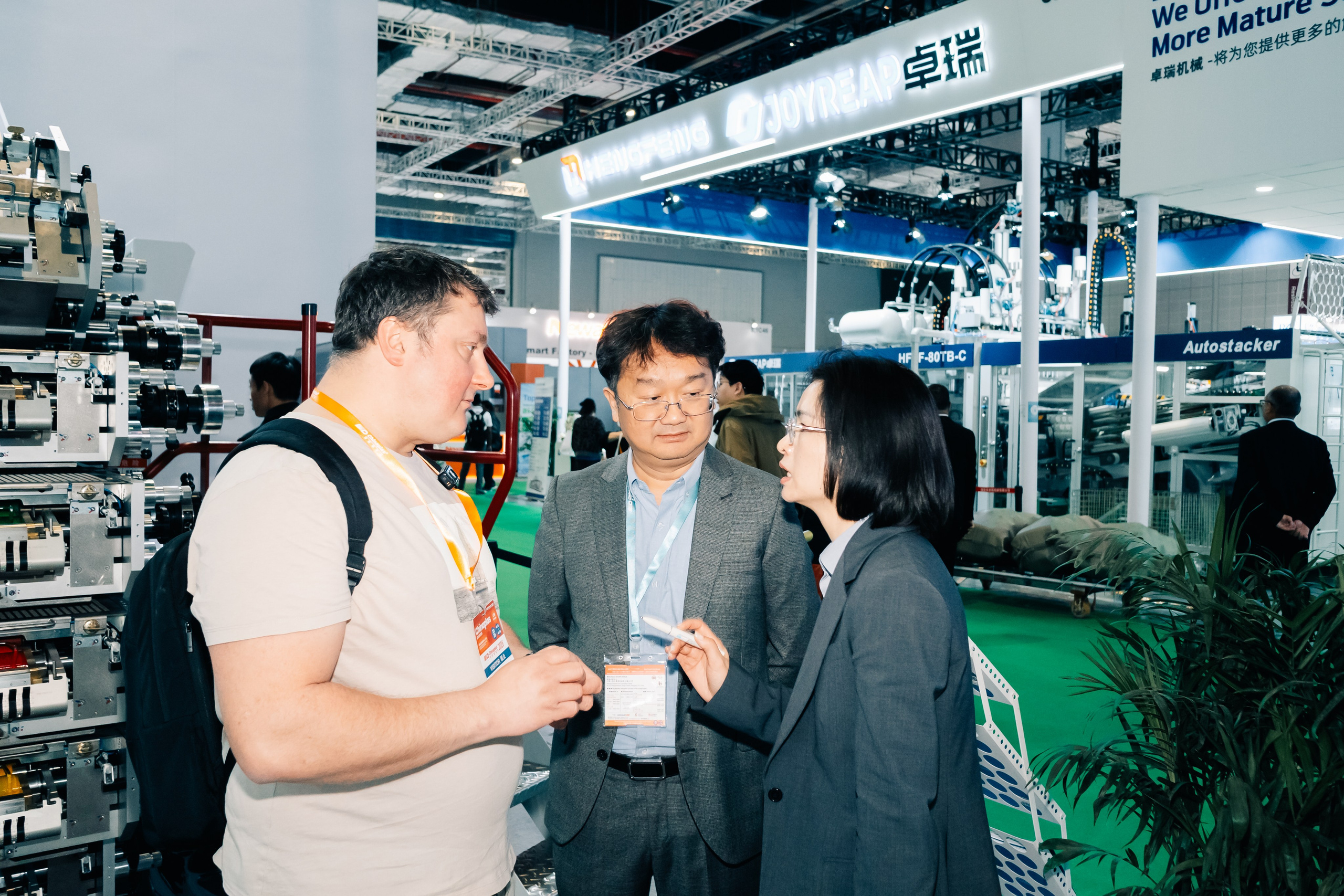 Фото и видеосъемка на выставке CHINAPLAS в Шанхае | Компания VZLP | Фотограф в Шанхае