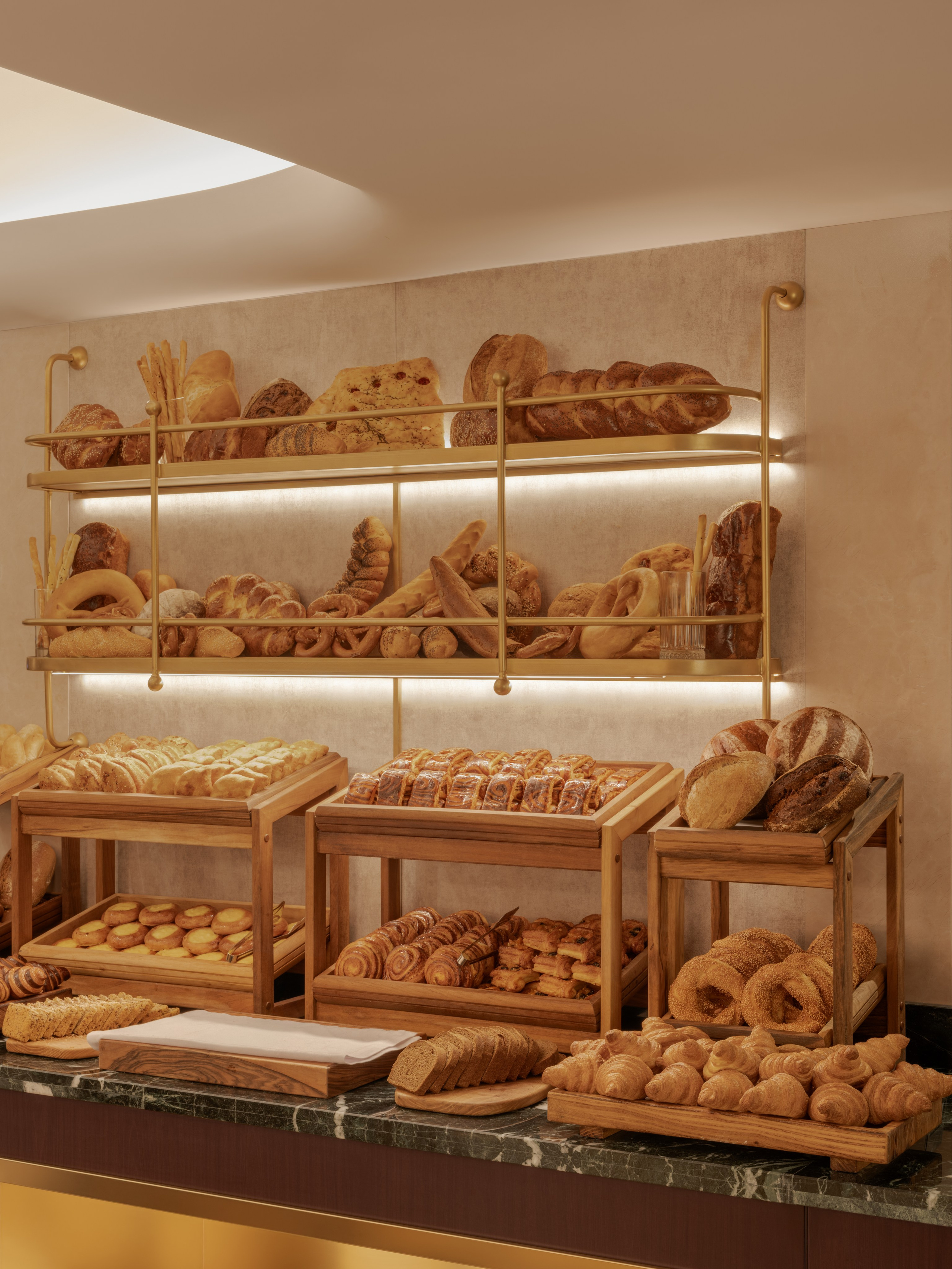 Завтраки в отеле Казахстан после реновации — интерьер и подача блюд, фотосъёмка Романа Якунина и Софии Клёновой