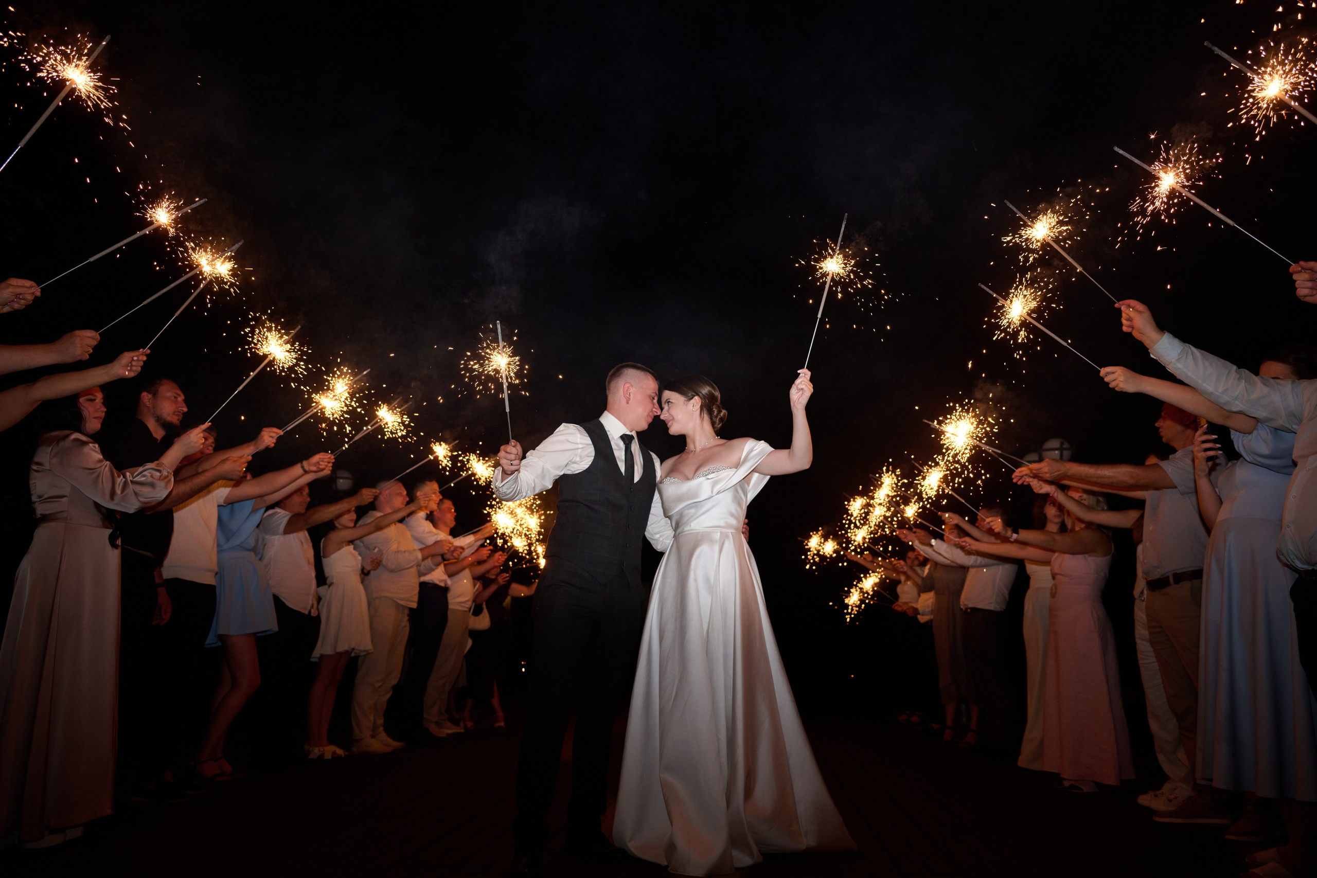 Свадебная фотосессия Никиты и Ангелины в Старом Осколе. Профессиональный фотограф Старый Оскол, Губкин — свадьба, венчание, крещение, юбилей и день рождения