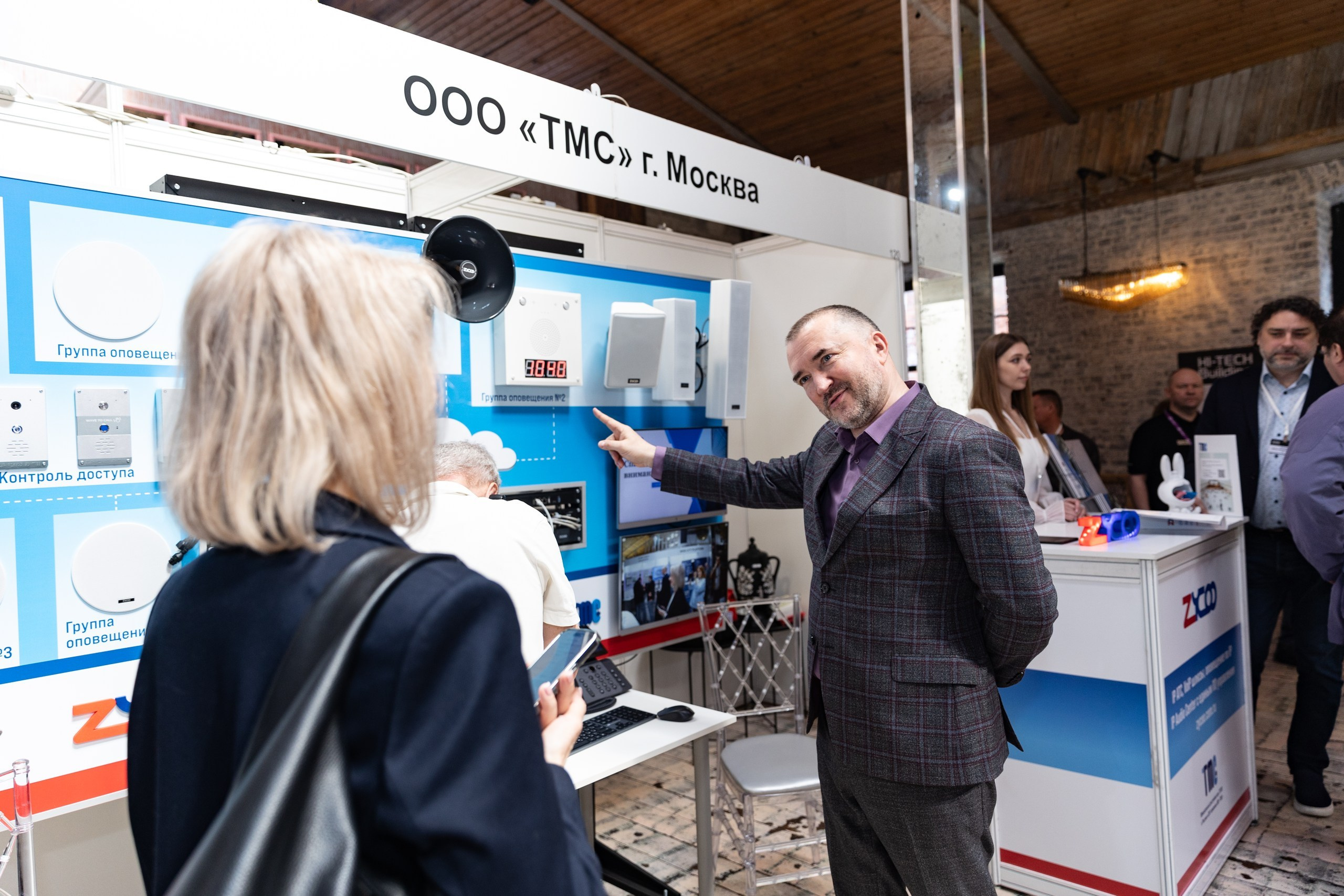 Hi-Tech Building 2025. Свадебный и семейный фотограф