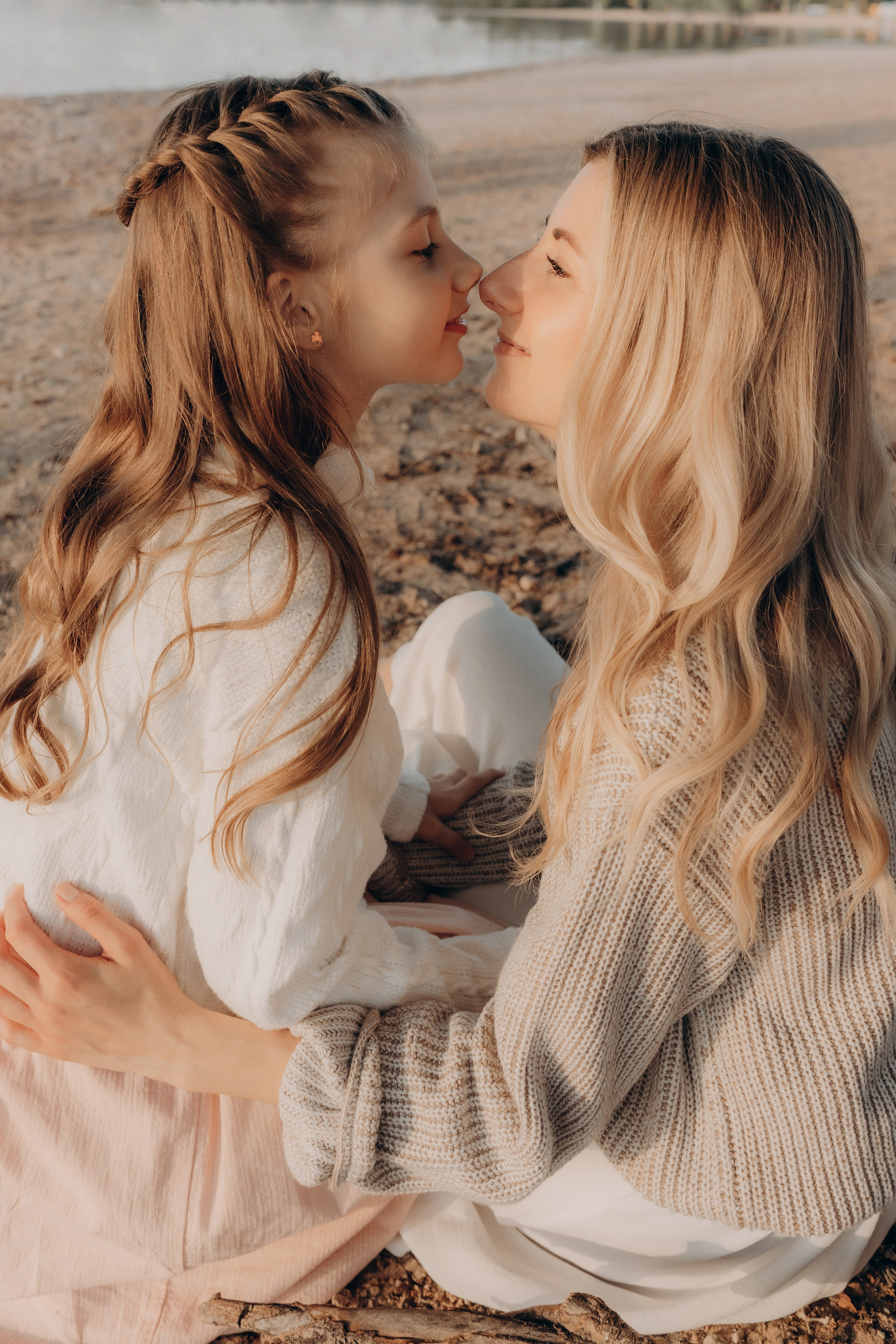 Весеннее тепло семьи на берегу Минского моря. Ваш семейный фотограф в Минске — Вика Трегубова