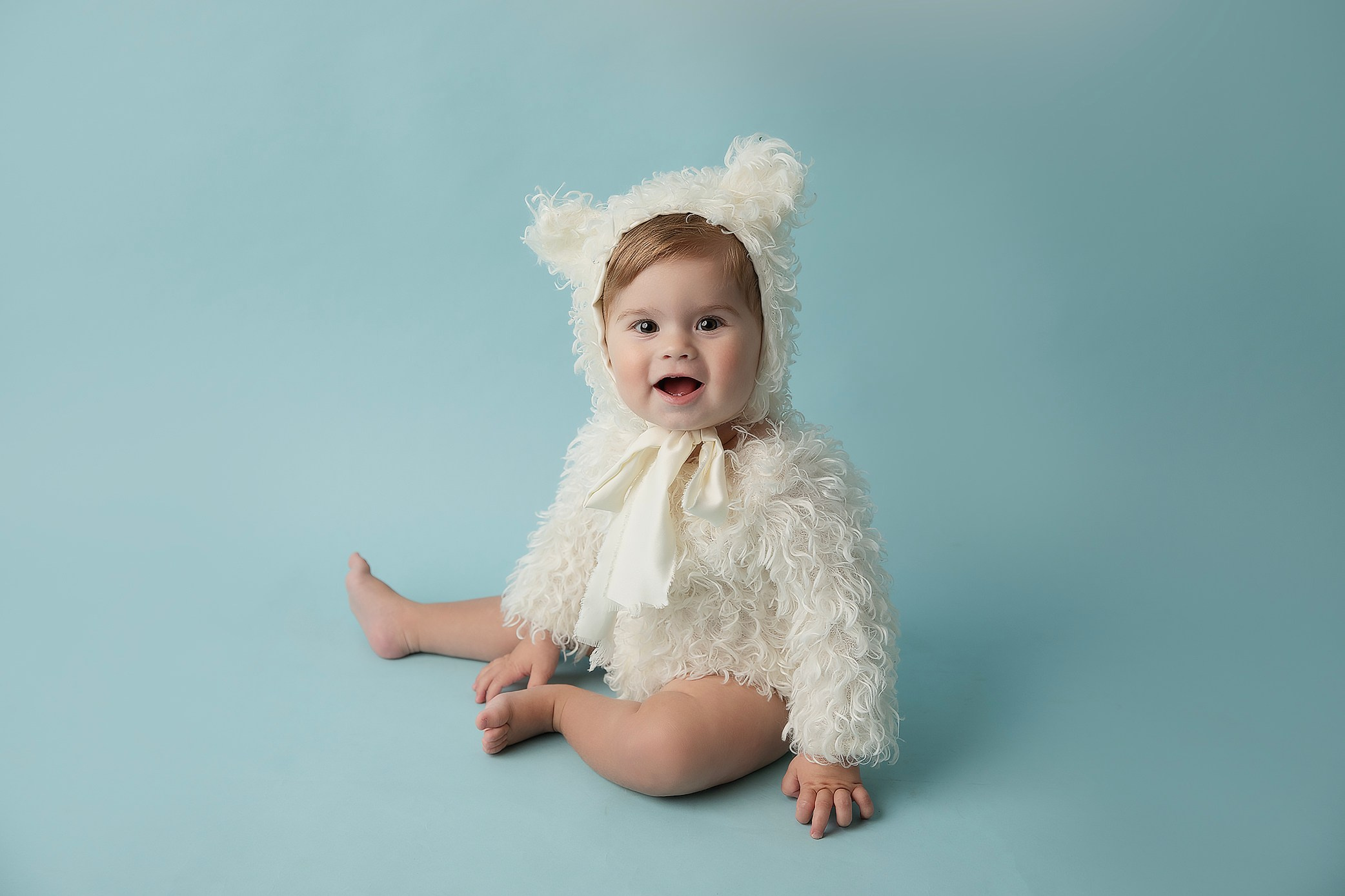 "Фотосессия малыша в костюмчиках зайки"