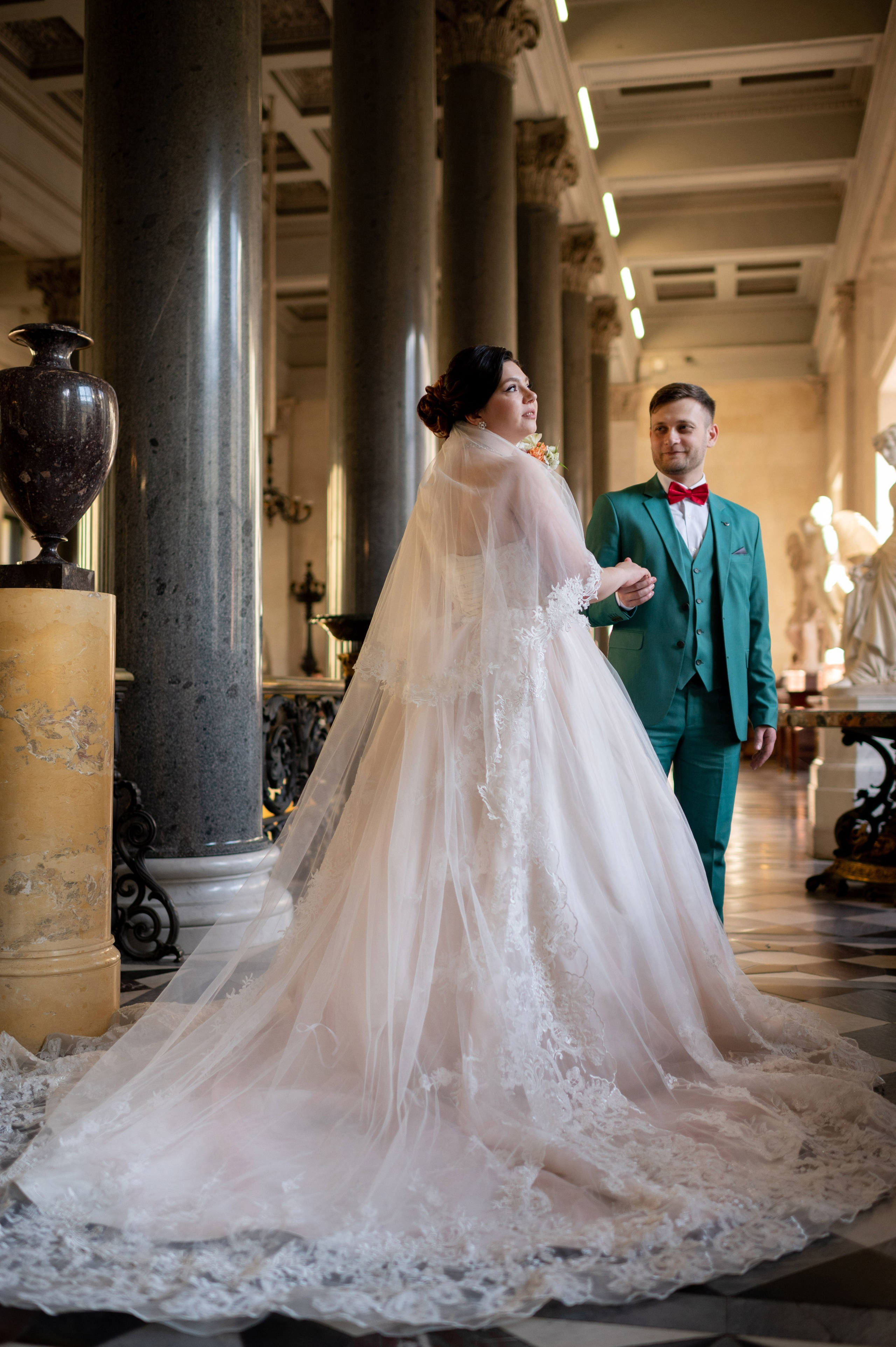 Самая красивая свадебная фотосессия в Эрмитаже. Лучшие свадебные фотографии в Эрмитажа. Портретный, семейный и свадебный фотограф в Санкт-Петербурге и в Пушкине Ширяев Денис