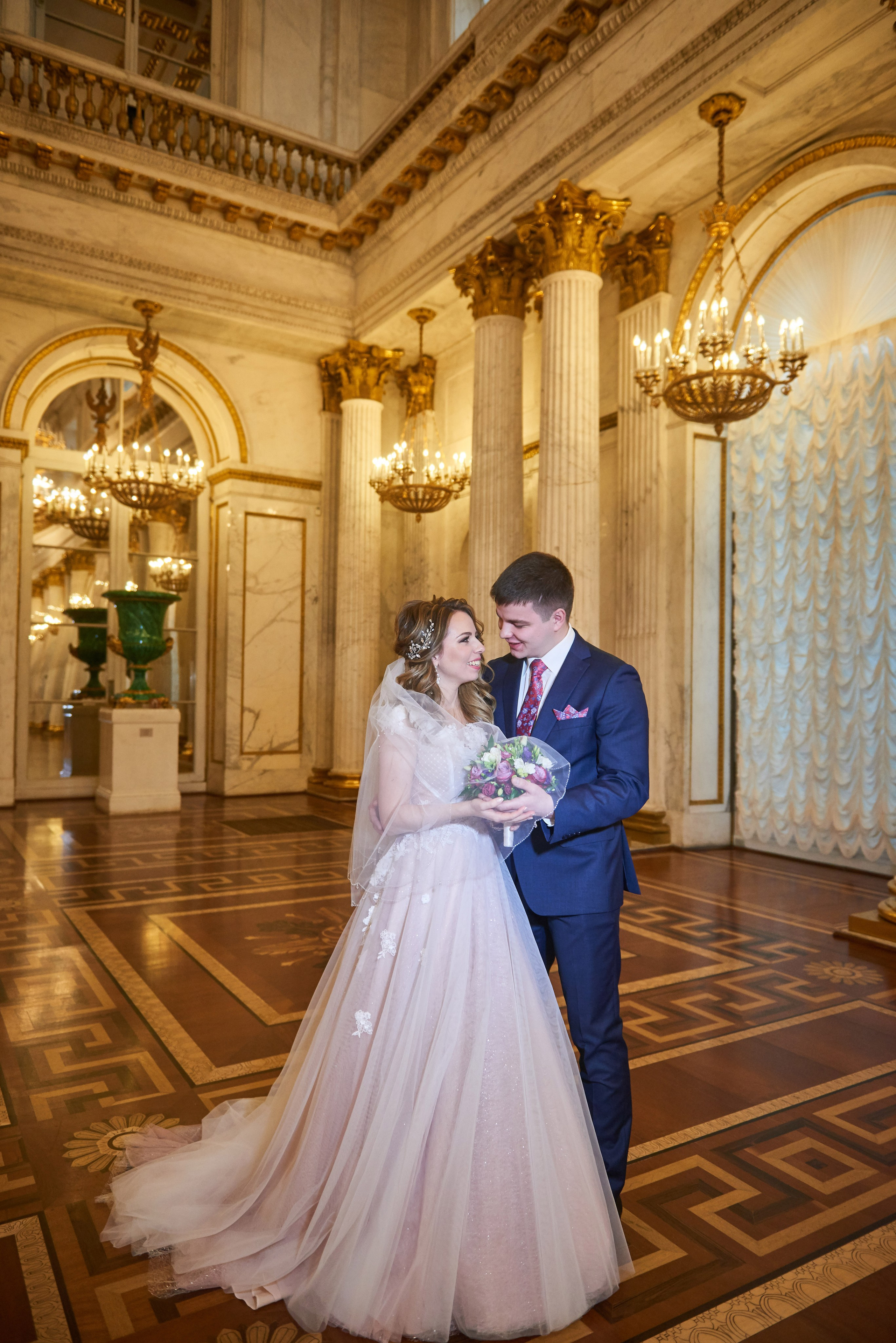 Елена и Иван (зимняя свадебная прогулка у Михайловского замка и фотосессия в Эрмитаже). Портретный, семейный и свадебный фотограф в Санкт-Петербурге и в Пушкине Ширяев Денис