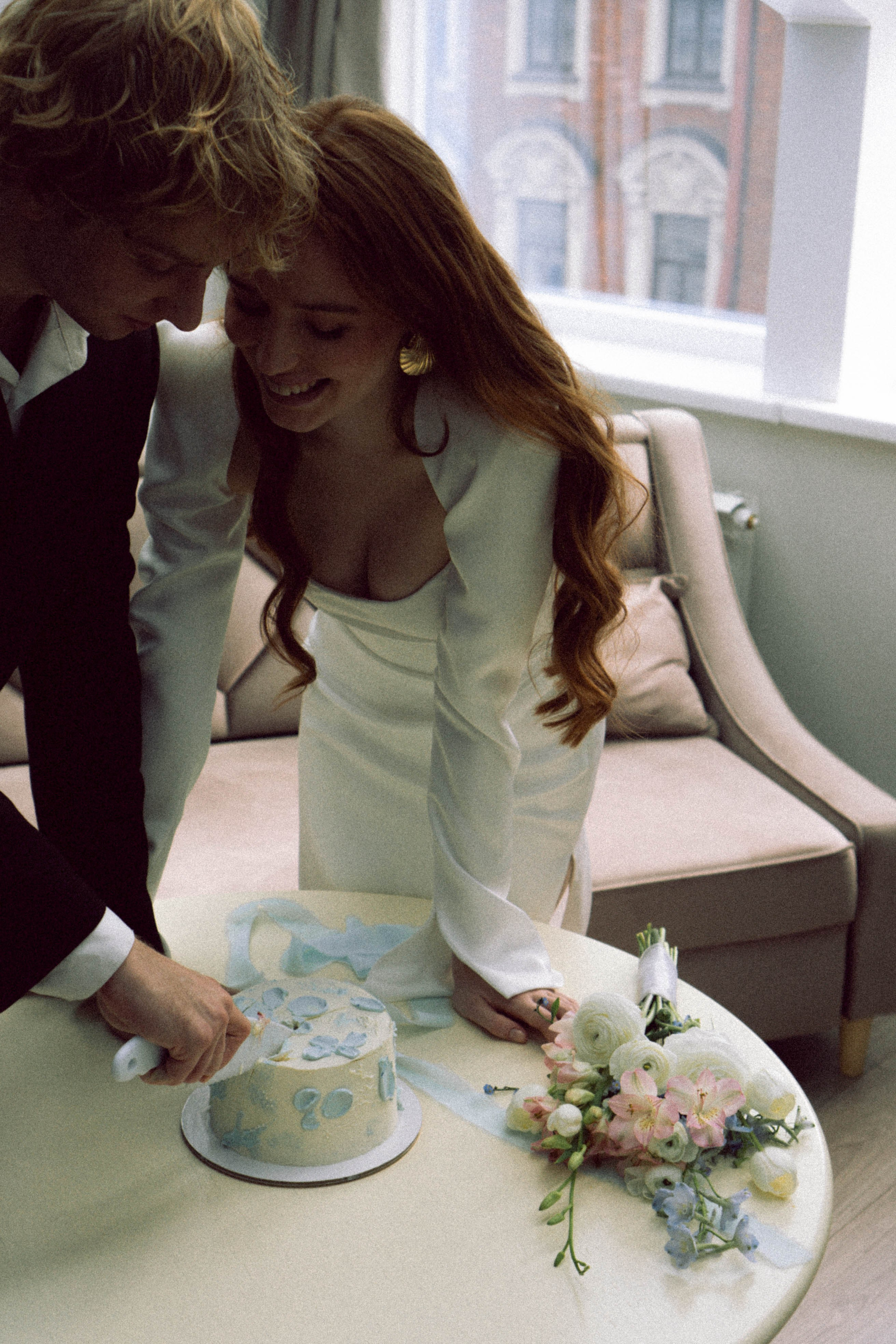 СВАДЕБНАЯ СЬЕМКА В ОТЕЛЕ. СБОРЫ ЖЕНИХА И НЕВЕСТЫ И ТАКЖЕ ТОР И ПОДГОТОВКА К ПРОГУЛКЕ. Профессиональный фотограф, Санкт-Петербург — Виктория Богомолова