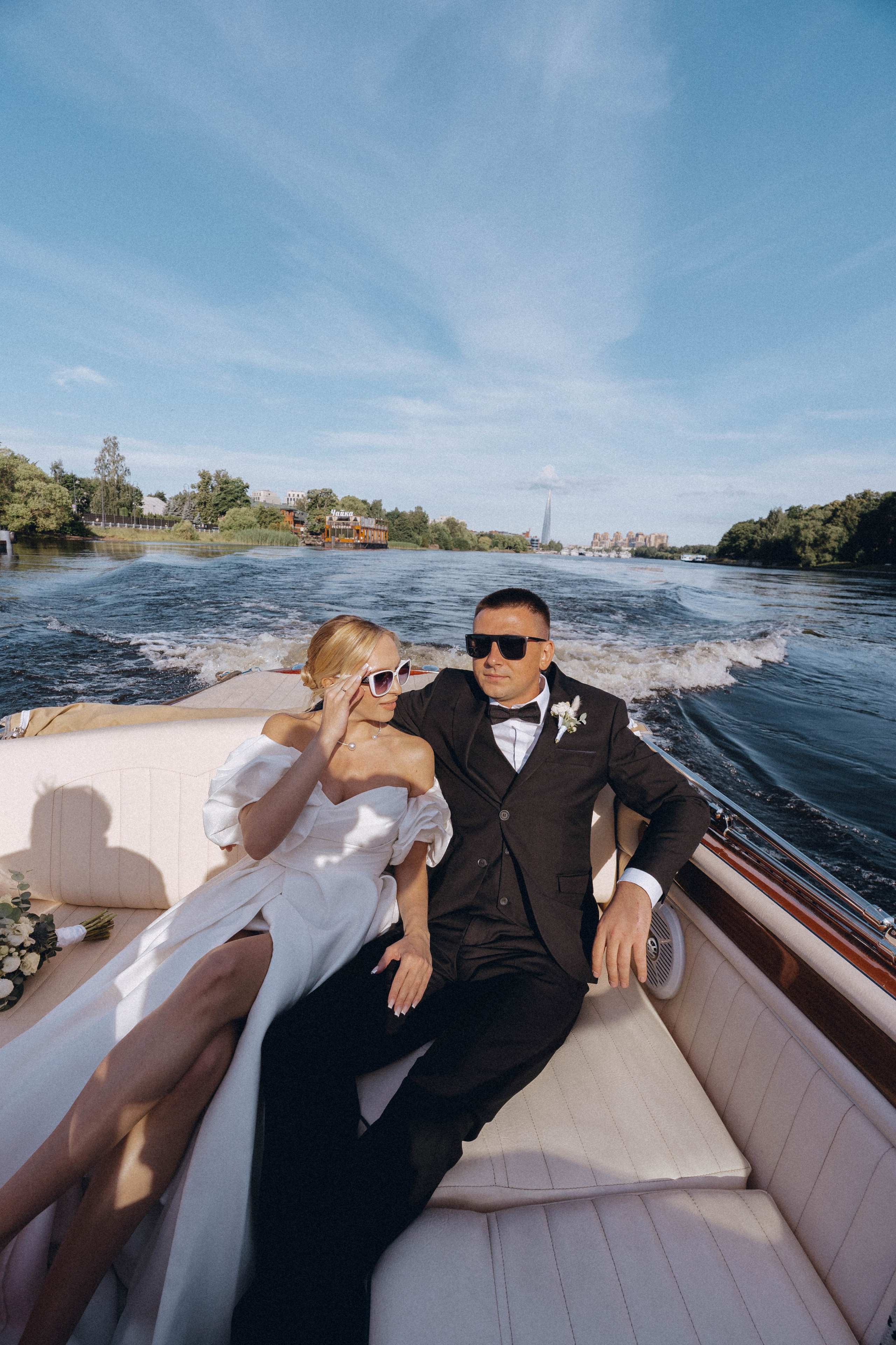 СВАДЕНБНАЯ СЬЕМКА НА КАТЕРЕ ПО КАНАЛАМ САНКТ-ПЕТЕРБУРГА И В АКВАТОРИИ НЕВЫ. Профессиональный фотограф, Санкт-Петербург — Виктория Богомолова