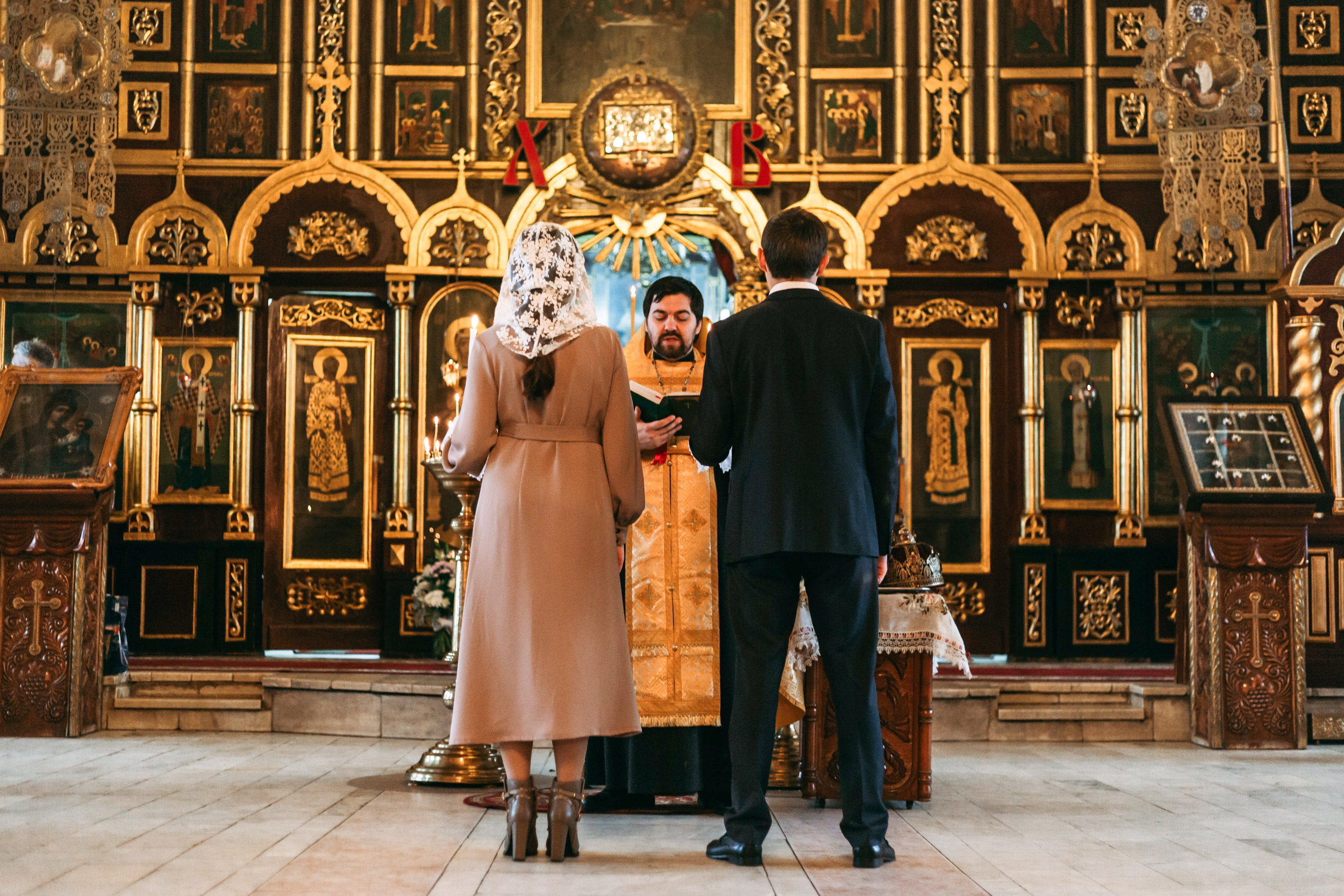 фотосъёмка венчания в храме, съёмка таинства венчания, фотограф на венчание, фотограф в Кирове на венчание