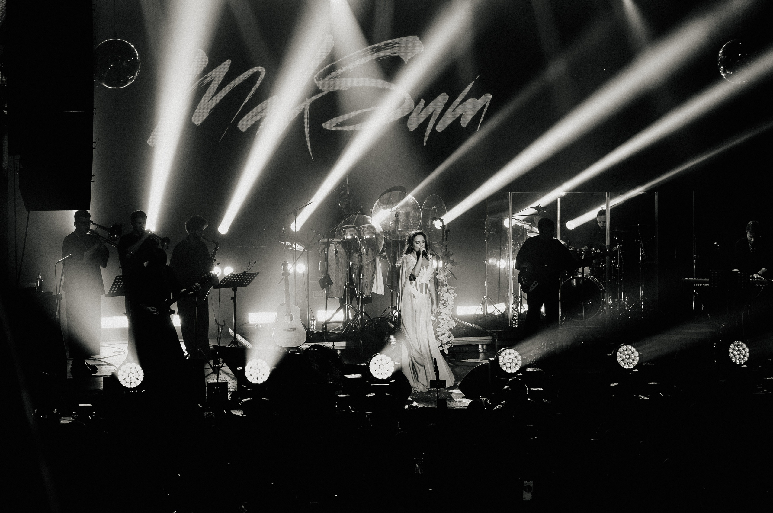 Концерт Максим в Санкт-Петербурге. Фотограф Елизавета Федосова. Репортажная съемка концерта. 