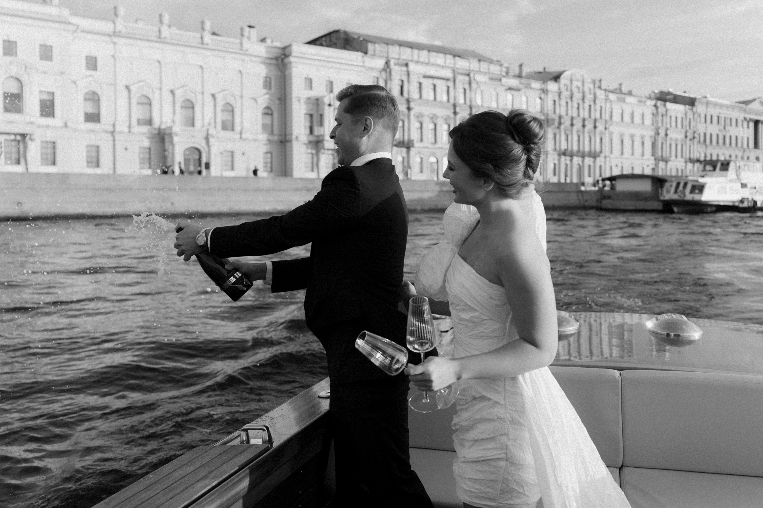 Настя и Лёша. Прогулка по Питеру. Катер. На цифру и плёнку. Свадебный фотограф Катерина Чулкова