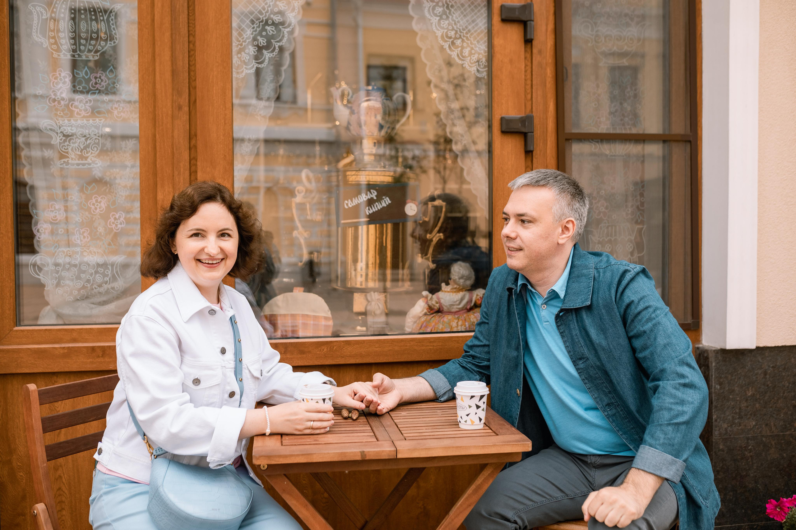 Софья и Василиса в заснеженном парке. Женский семейный фотограф Тула Москва Захарова Анна