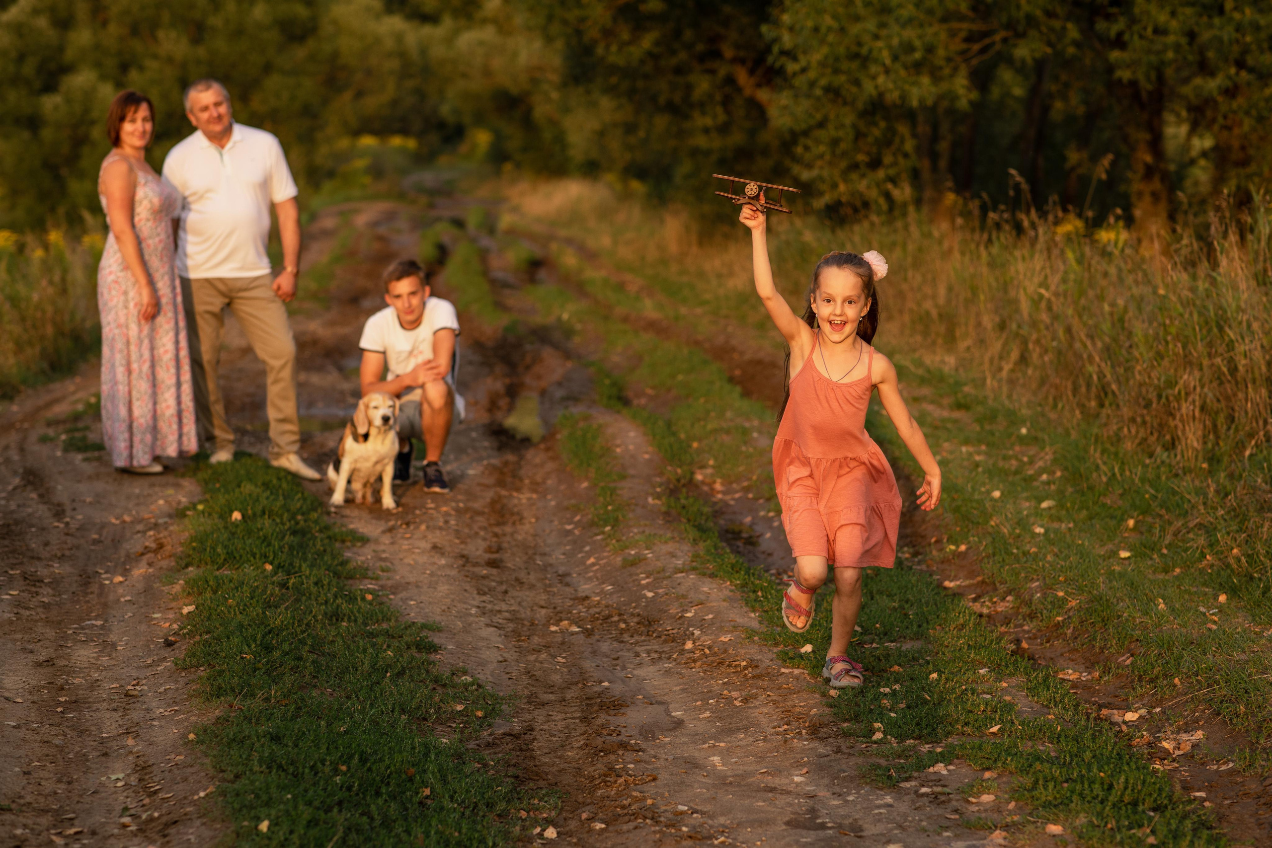 Софья и Василиса в заснеженном парке. Женский семейный фотограф Тула Москва Захарова Анна