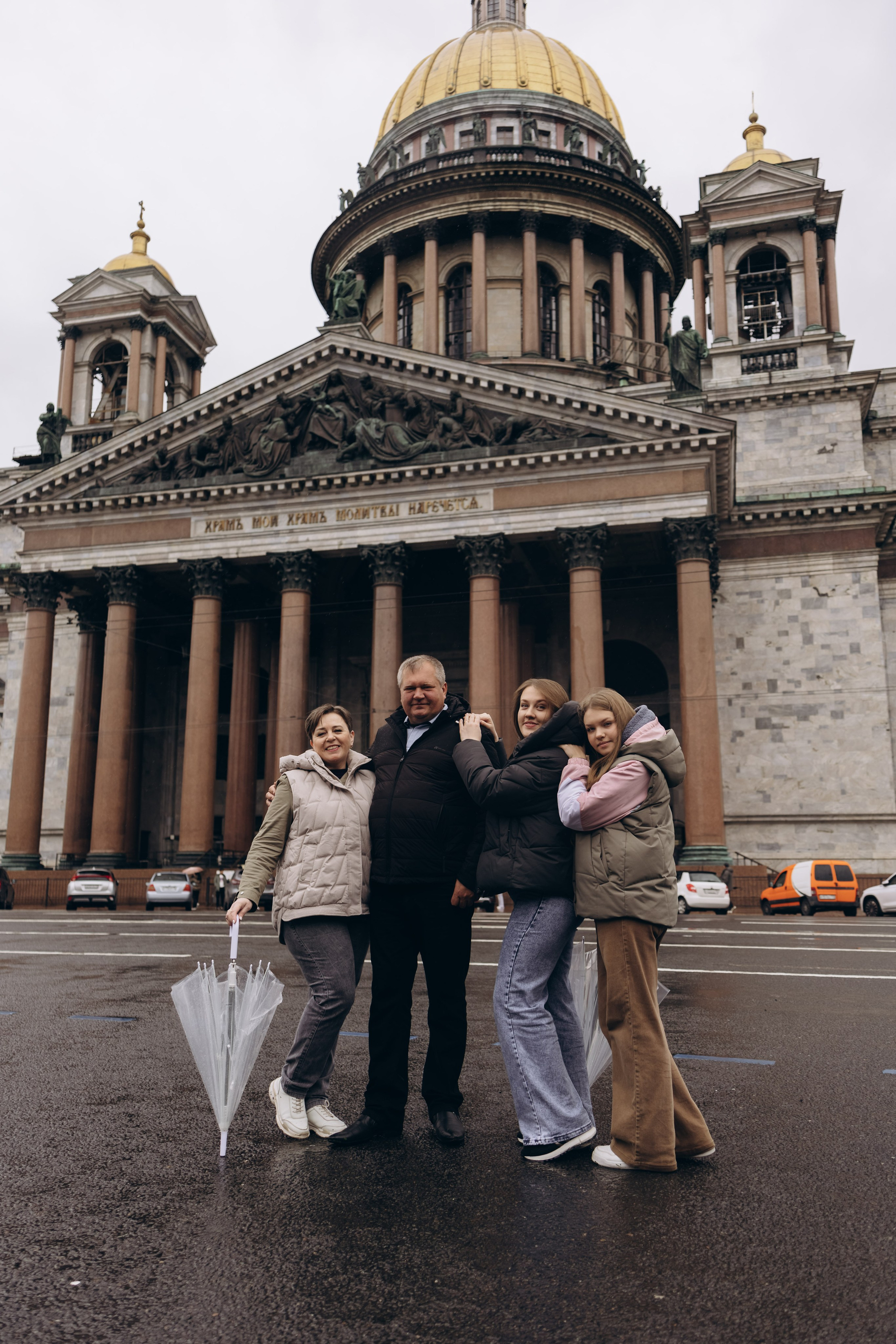 Семейная прогулка на Исаакиевском соборе. Семейный и свадебный фотограф в Санкт-Петербурге Екатерина Васильева