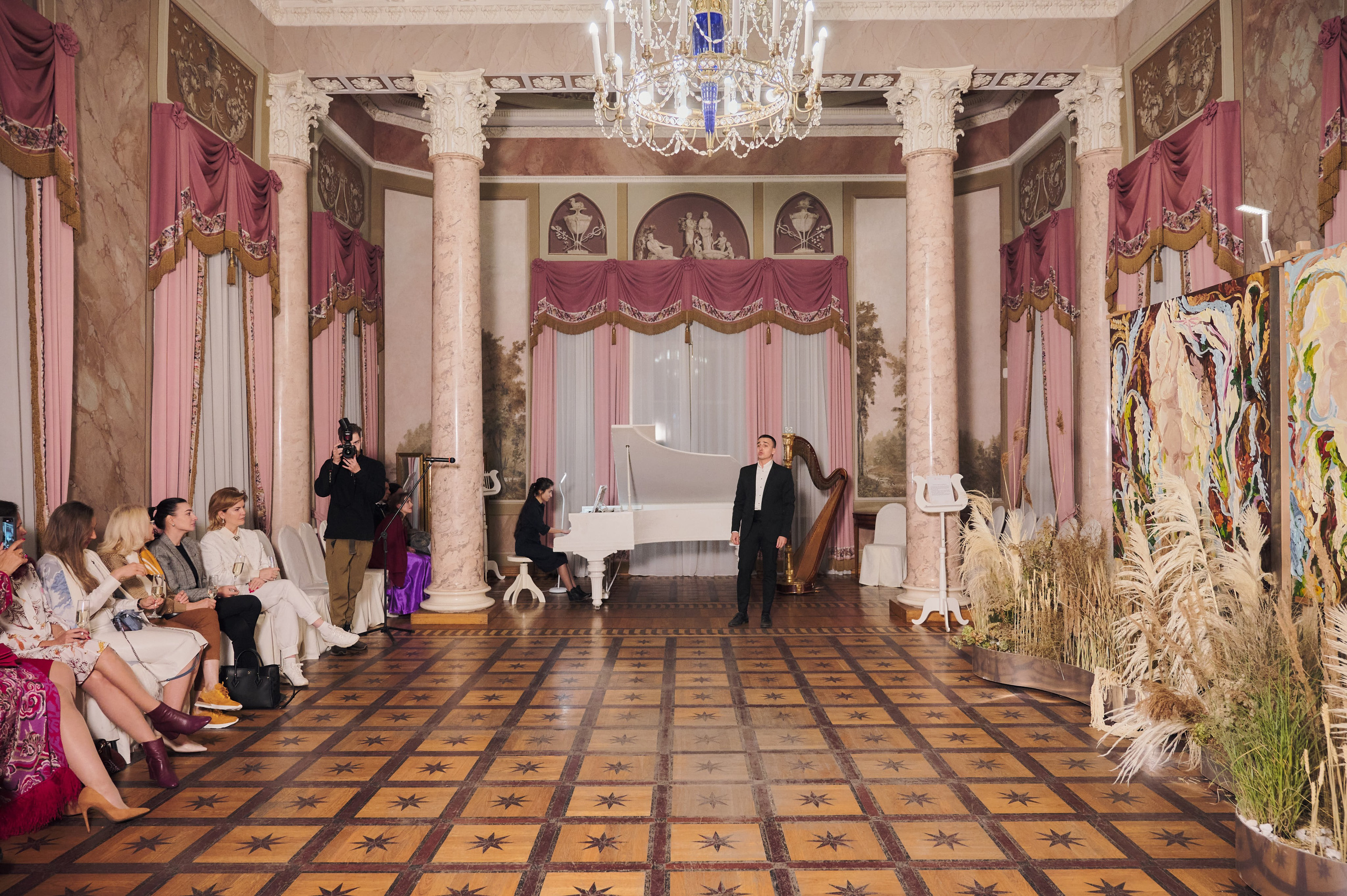 Открытие выставки 13.09.22. Никита Хохловский фото и видео продакшн