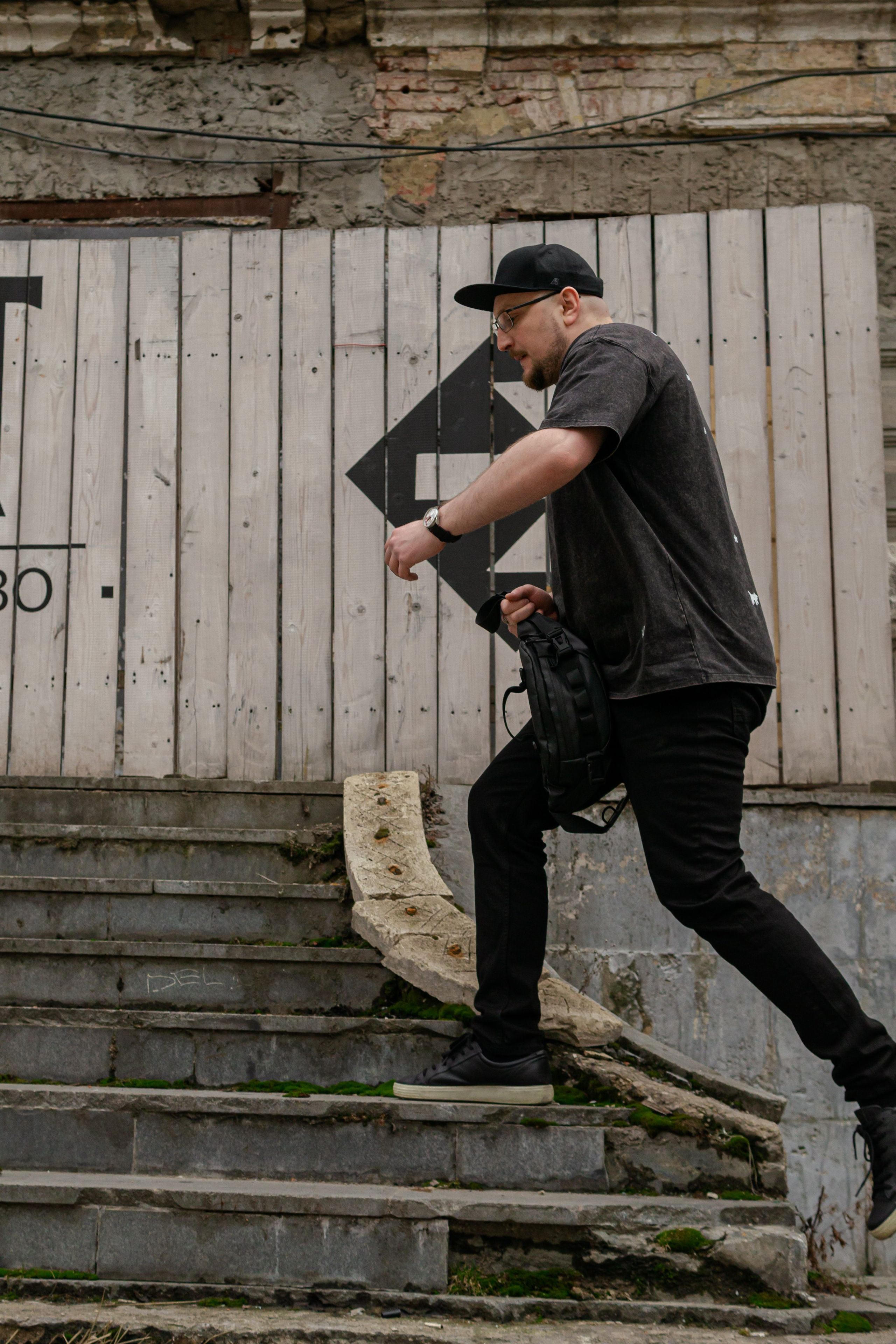 Съемка мерча БЛТ* Semiotica в городе. Фотограф-анималист Ксения Воробьева, Москва