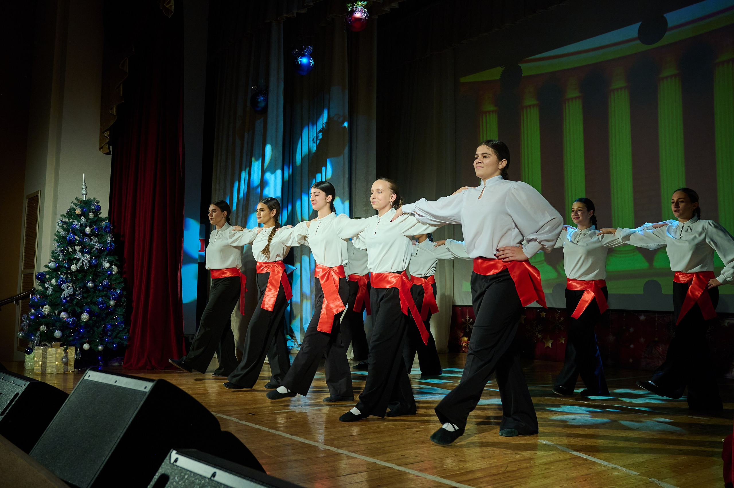 Концерт НГ В ДК. Жизнь курорта Кабардинка в фотографиях