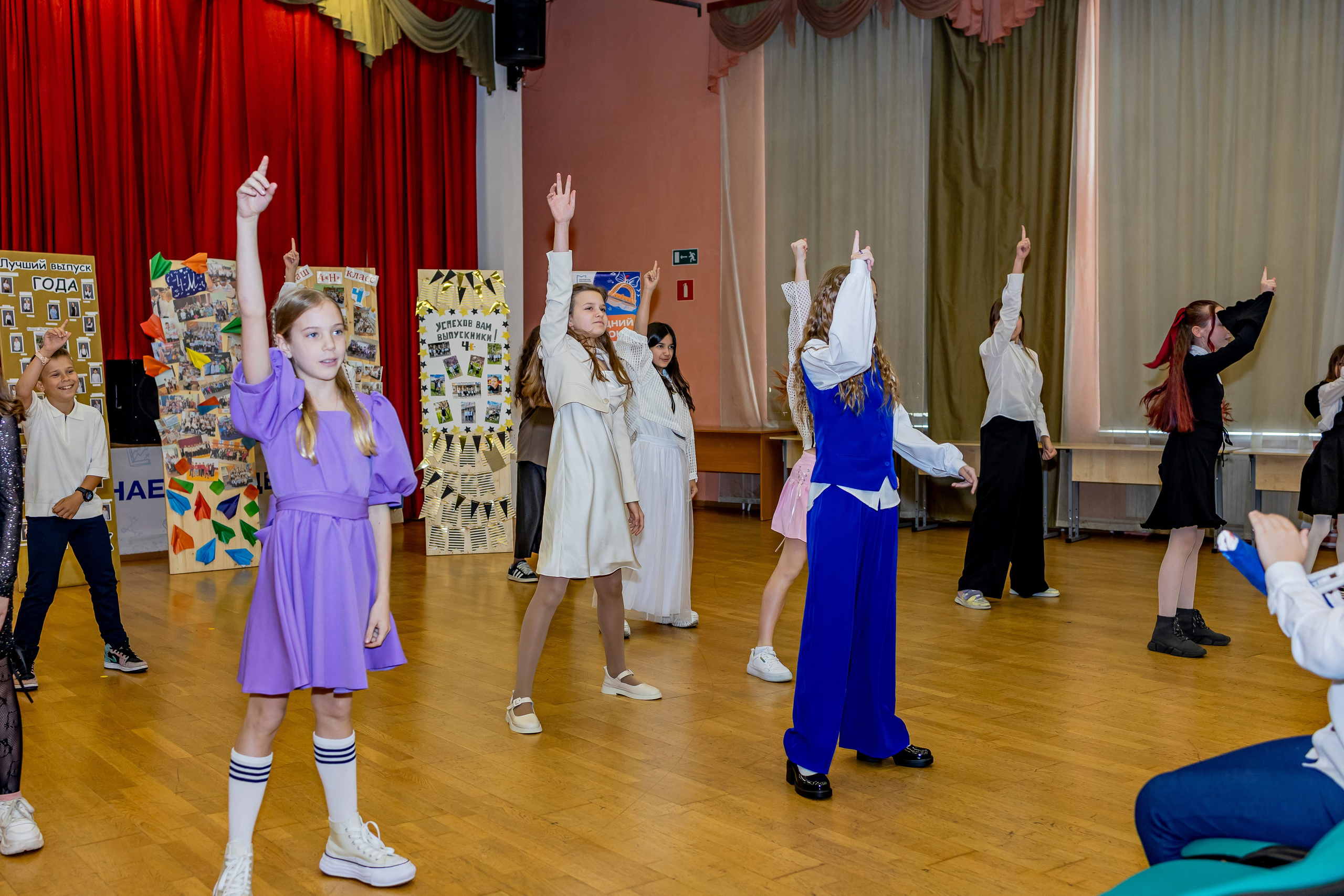 Выпускной праздник в начальной школе. Фотограф и видеограф Москва. Свадебный фотограф, видеограф. Выпускные альбомы. Оживающие альбомы