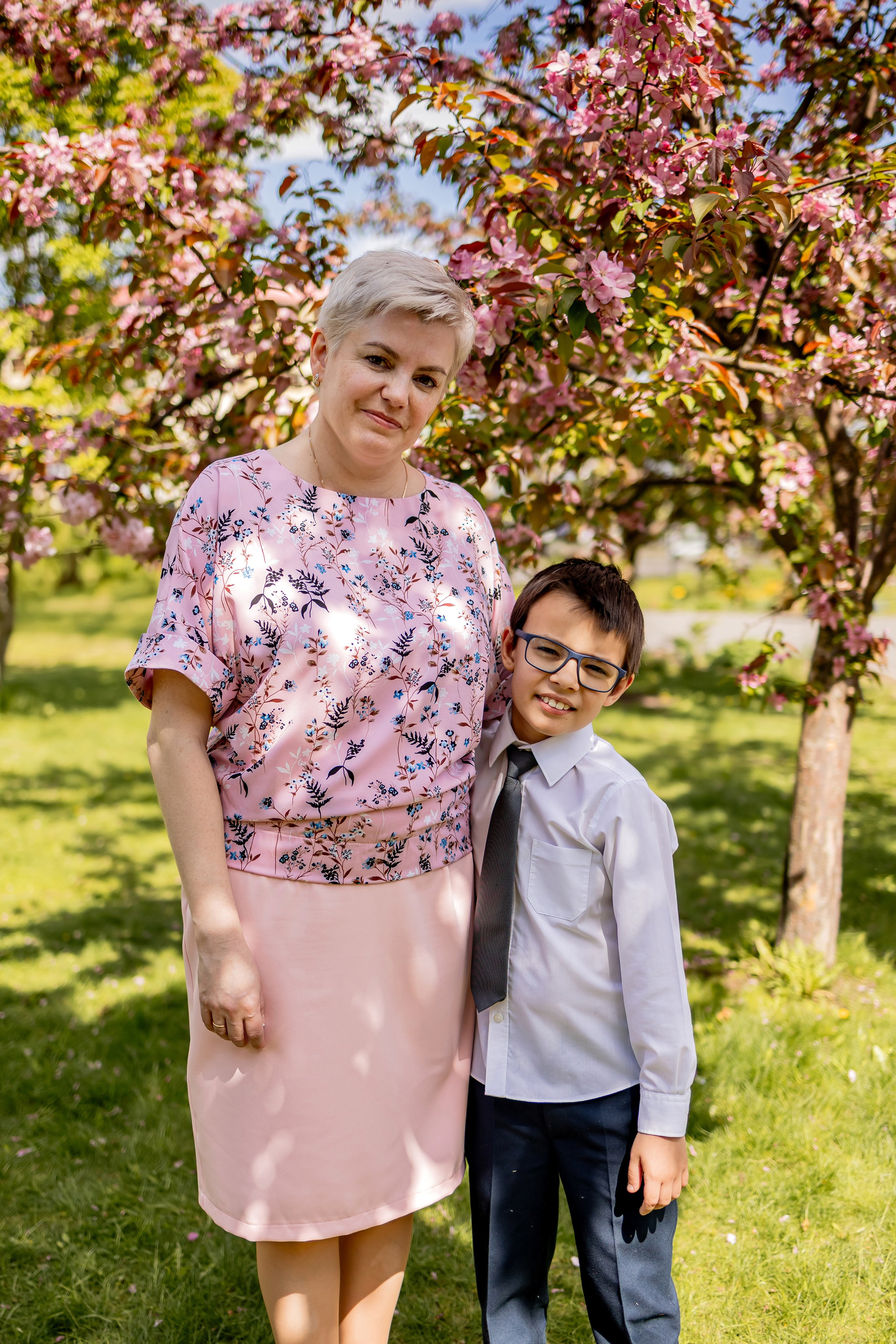 Выпускной в начальной школе на улице. Фотограф и видеограф Москва. Свадебный фотограф, видеограф. Выпускные альбомы. Оживающие альбомы