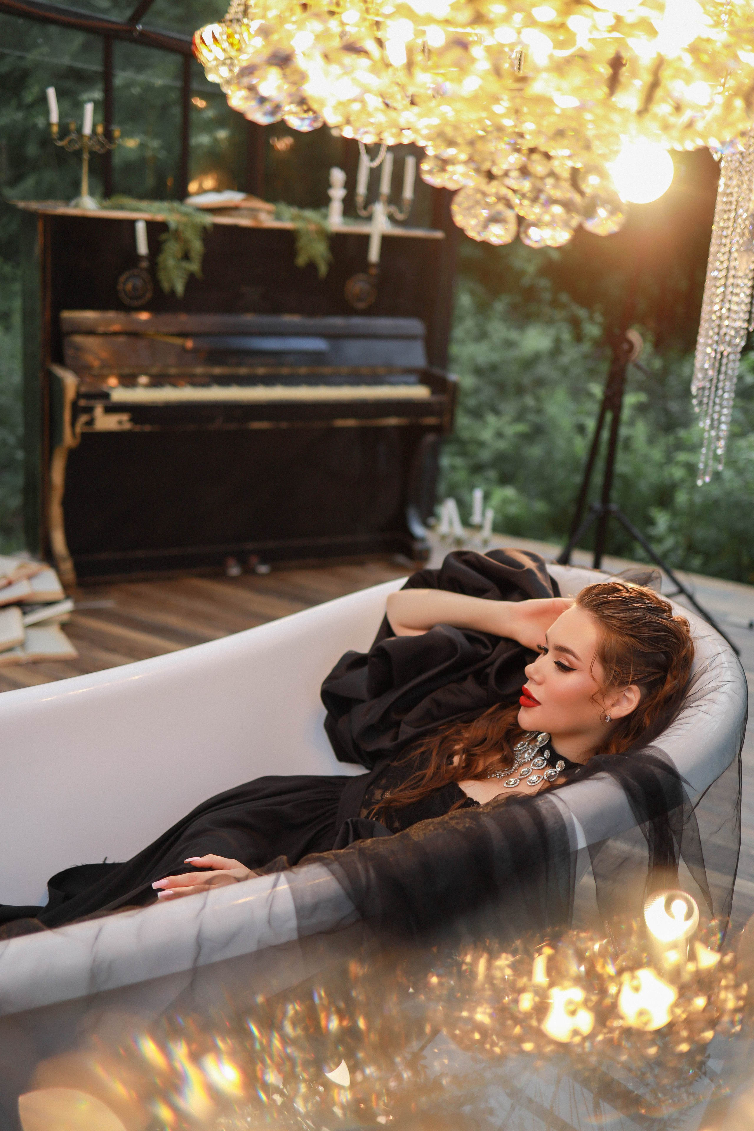 Фотосессия на веранде с большими люстрами. Иванова Ирина Свадебный и семейный фотограф г. Уфа