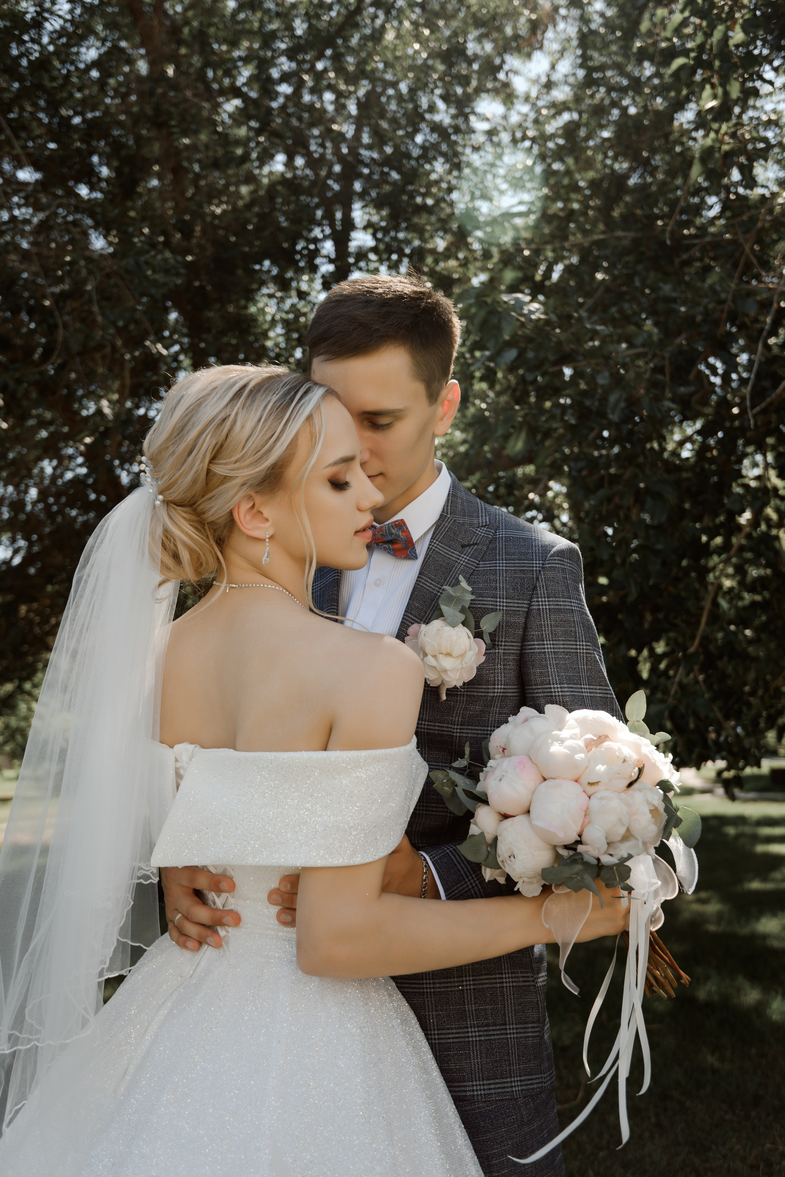 B & A. Свадебный фотограф в г. Астрахань. Так же выезжаю в другие города