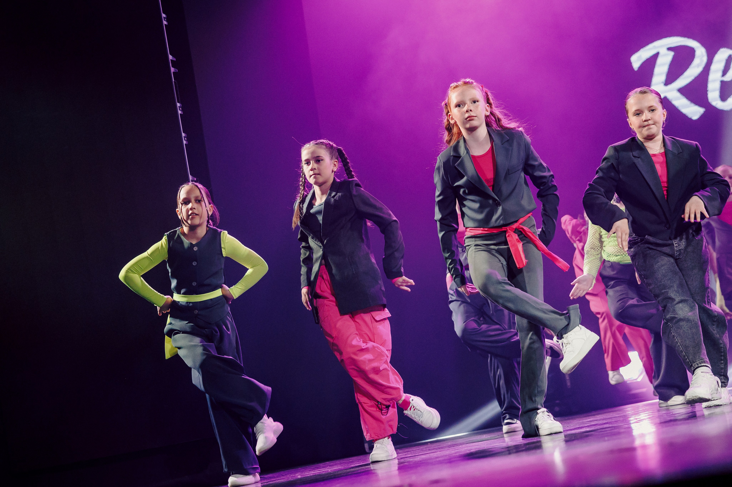 Отчётный концерт танцевальной школы «Red Rabbits» 2025. Лёшка Варзегов — фотограф