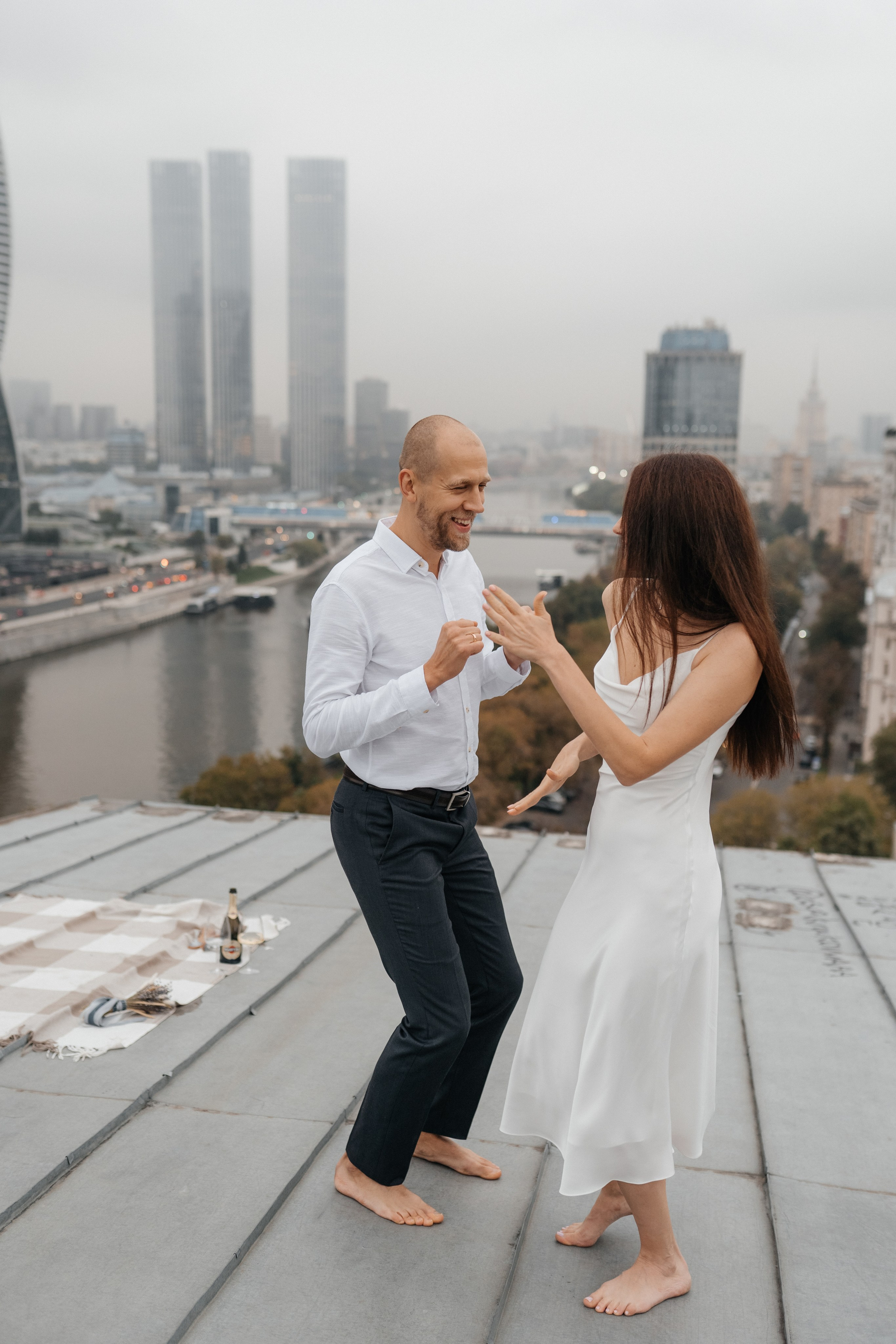 Свадебная прогулка «На крыше». Семейный и свадебный фотограф в Москве Виктория Махова