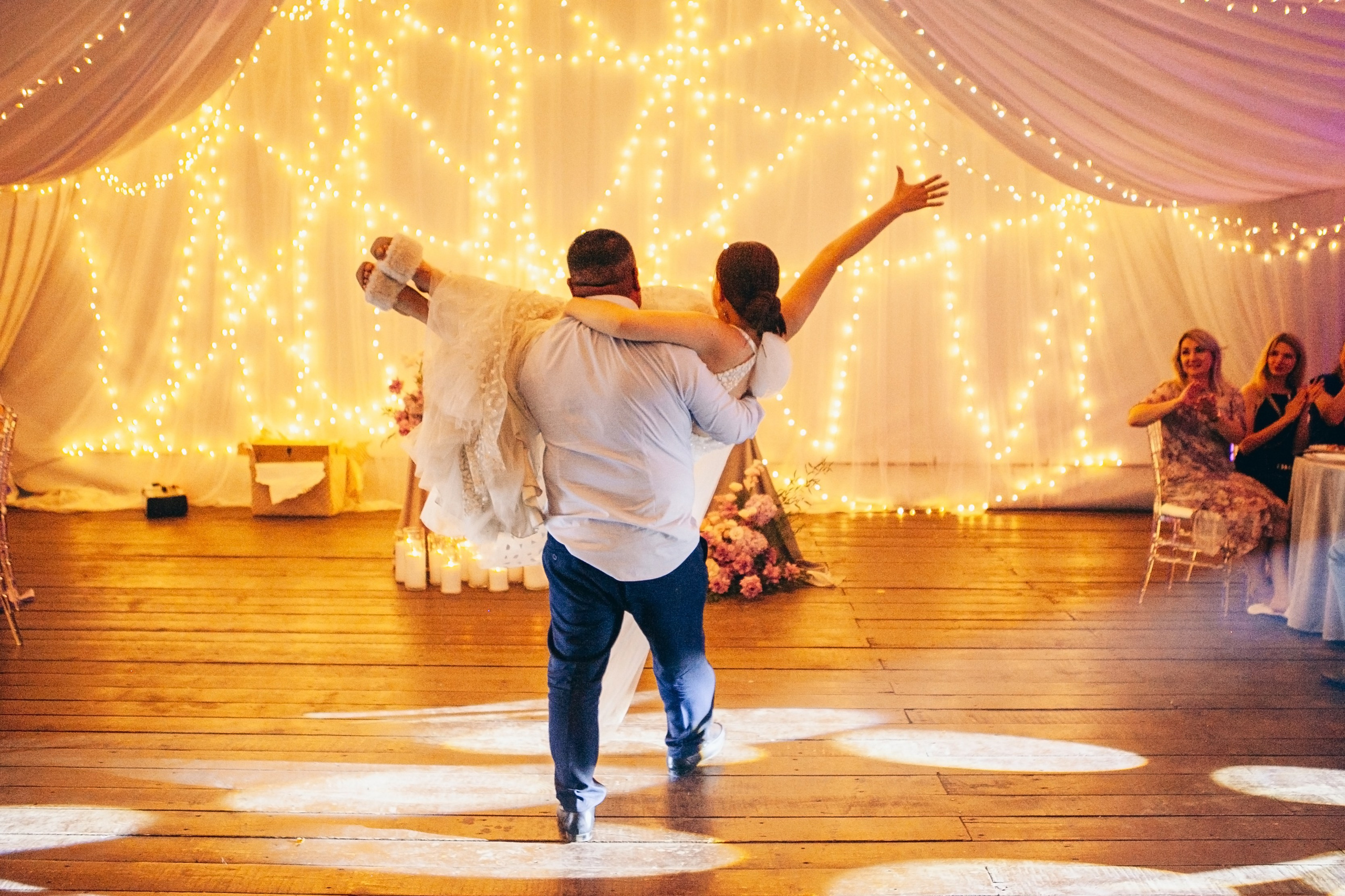 Свадебная фотосессия в отеле hartwell hotel и на патриарших прудах. Фотограф Ольга Ефремова