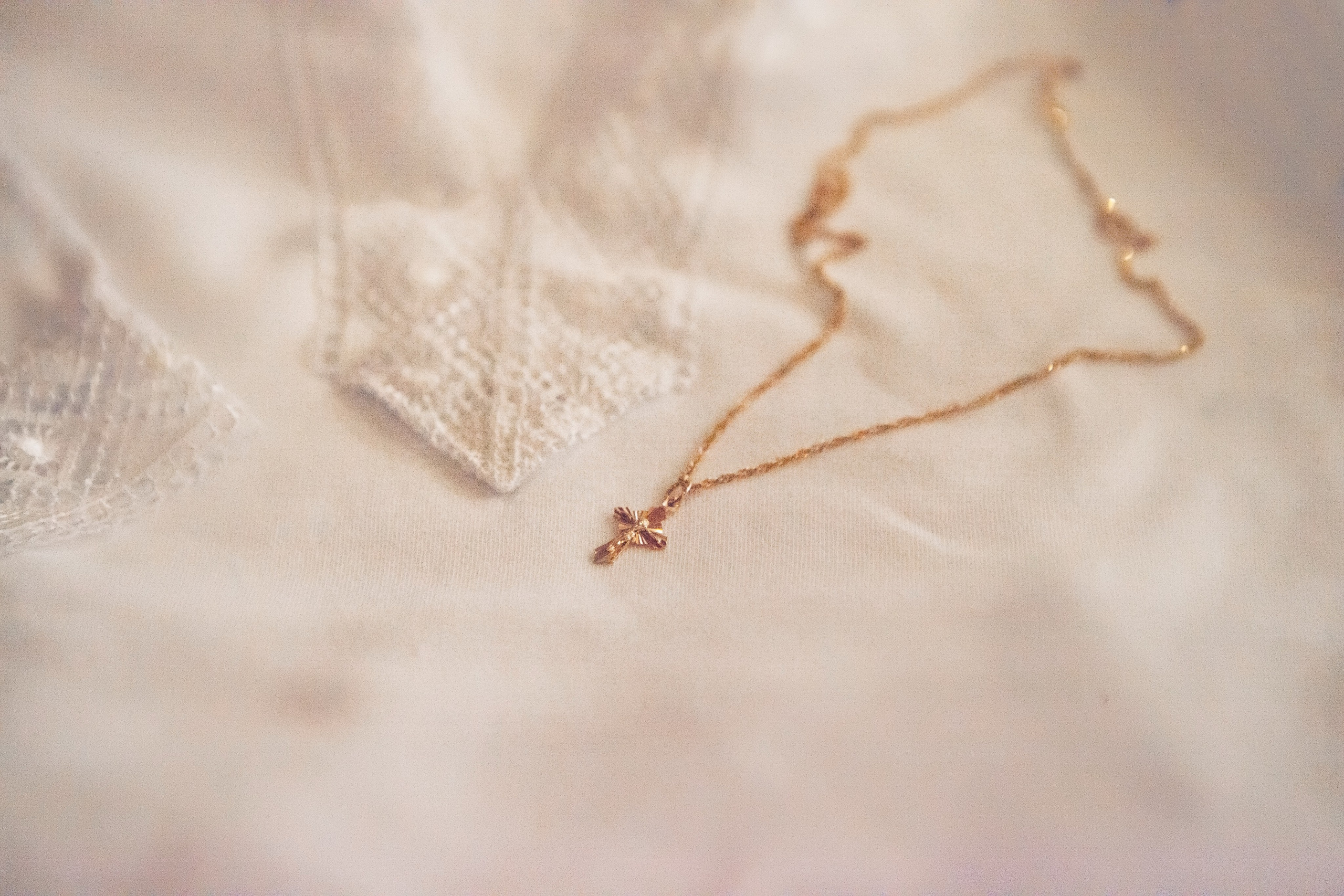 православный крестик на цепочке для крещения ребенка 