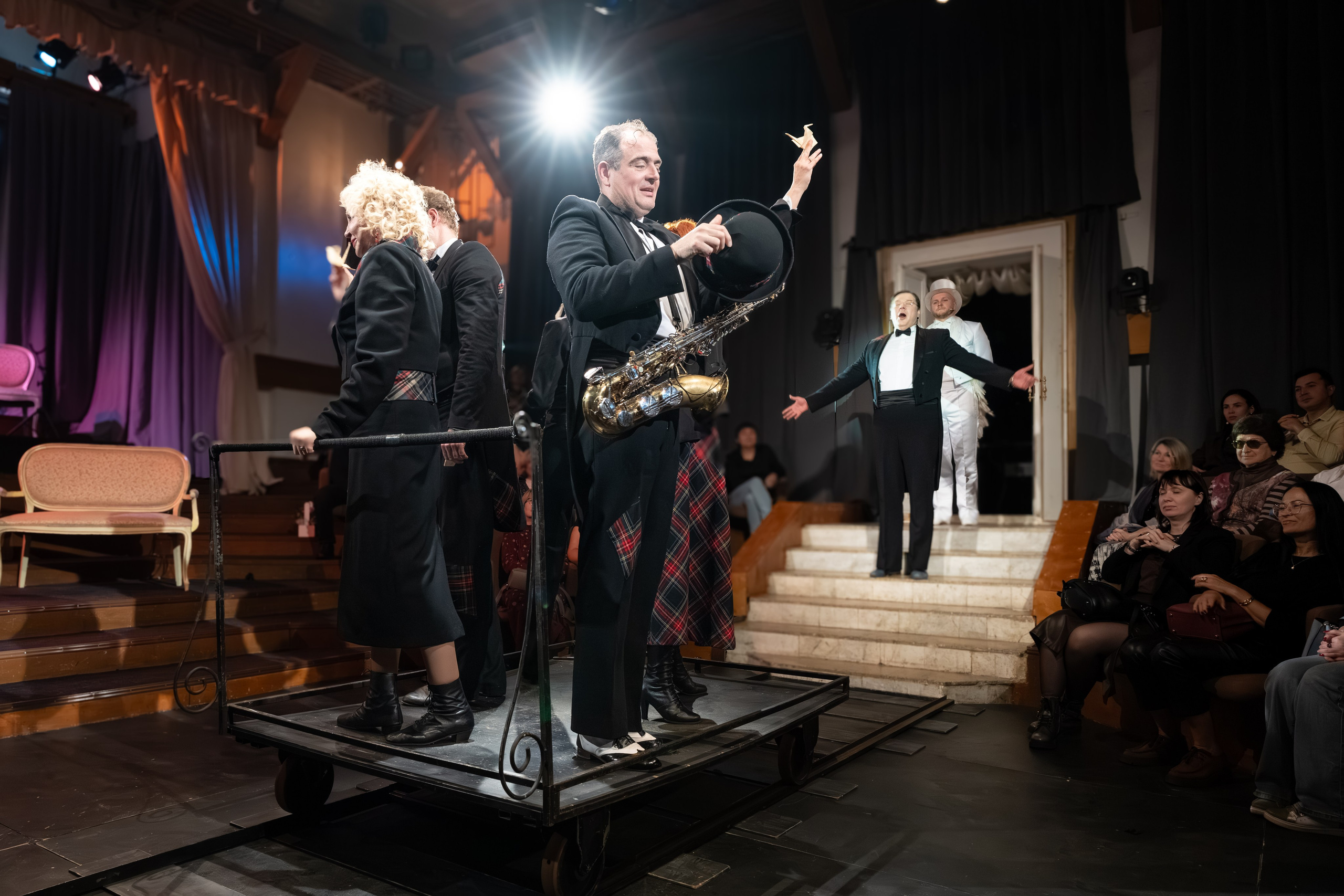 Театр Сфера: Гнездо перелётных птиц (100-й спекталь). Сайт фотографа Сергея Абрамова