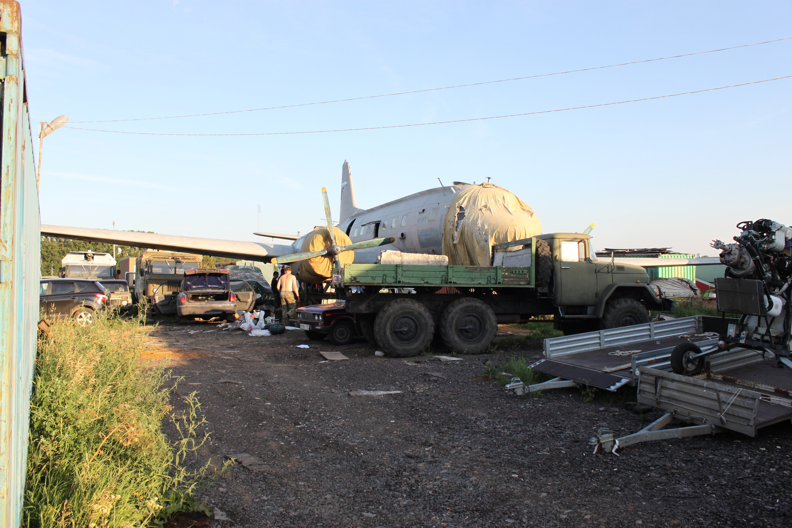 Ил-14Т «Голубая Мечта» работы в Тушино (2011 г.). Фотоальбом показывающий увлекательный мир авиации и мир медведей Андрея Иванова