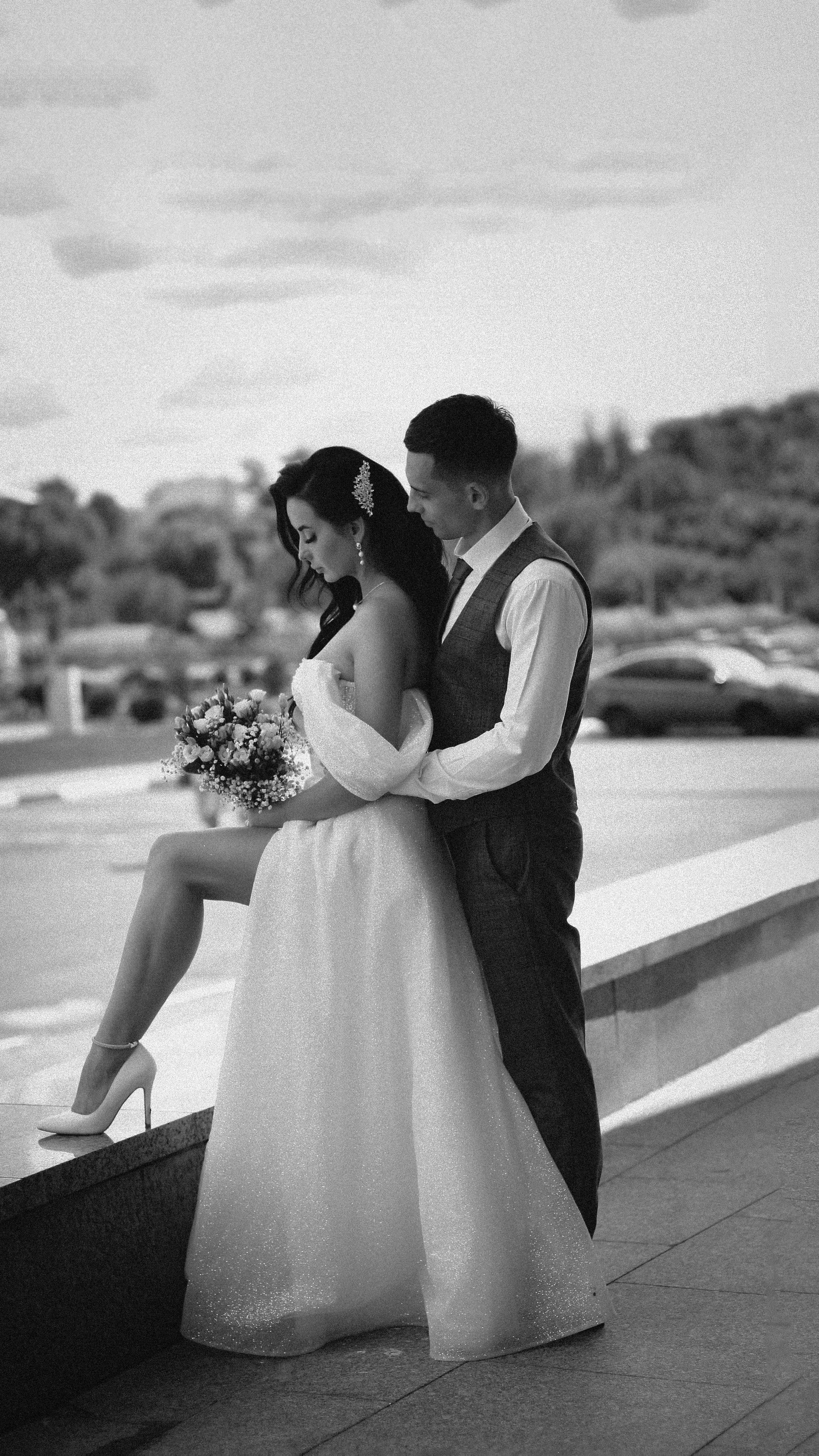 Съемка пары Марии и Ильи, гуляющих по городу. Свадебный и репортажный фотограф в Ярославле и Санкт-Петербурге Роман Микрюков