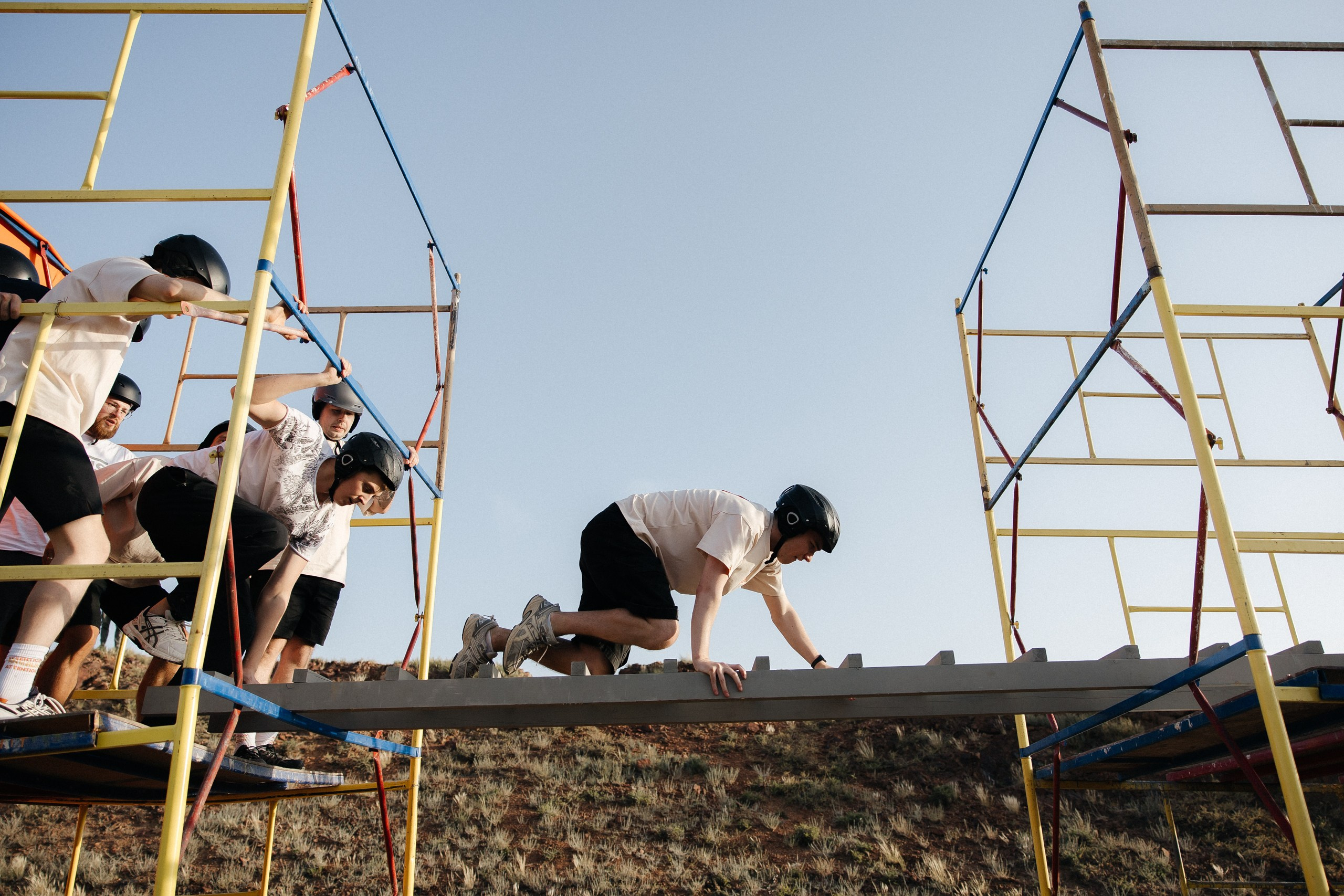 Здравствуйте! Я свадебный фотограф из Ульяновска, работаю в том числе по всей России и с выездом за границу. Снимаю свадьбы, lovestory, корпоративы, светский репортаж. Провожу обучение по фотографии, мастер-классы и воркшопы для других фотографов.