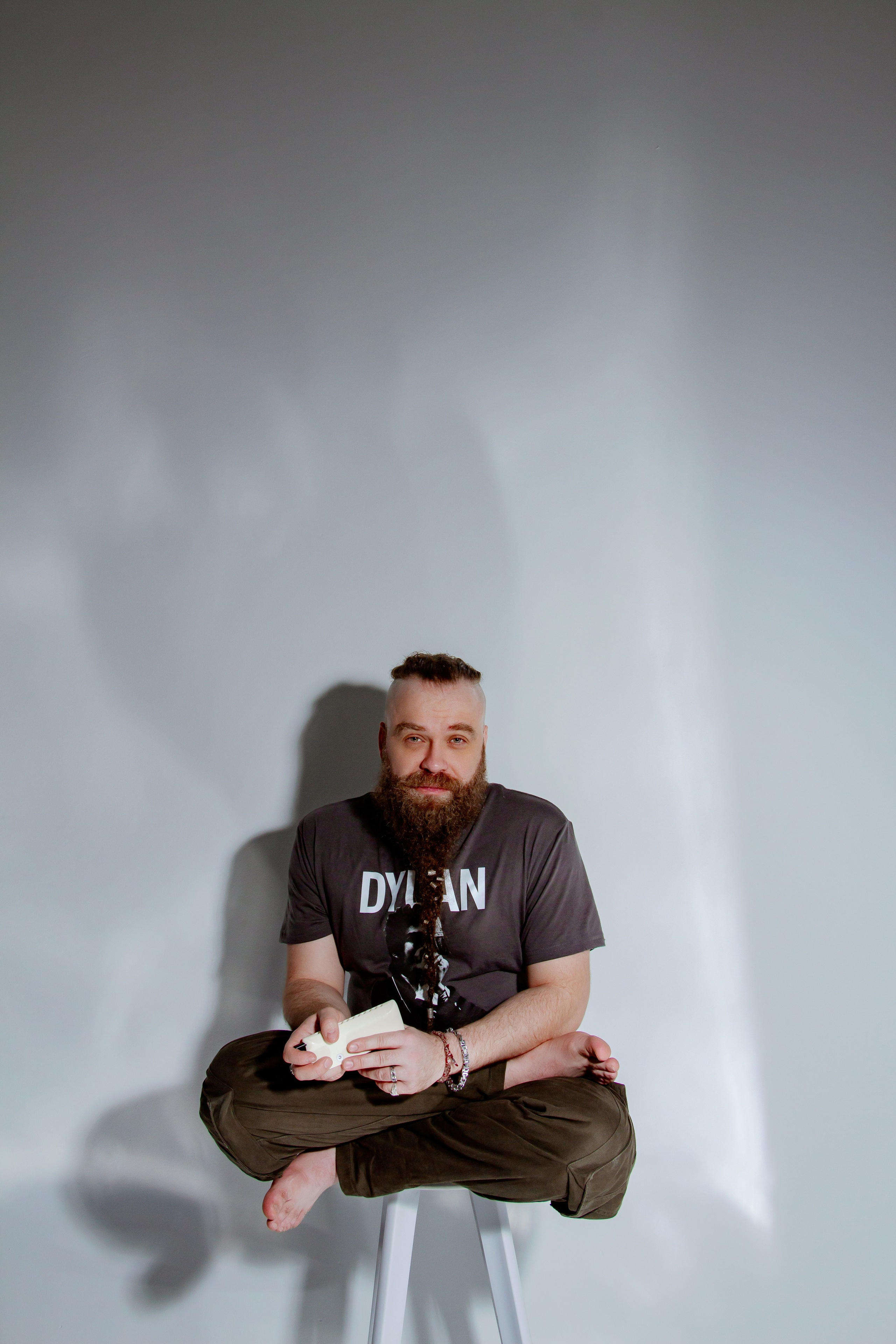 Борис Плотников. Губная гармоника. Мужской портрет, фотосессия для музыканта. Фотограф в Екатеринбурге Пойгина Елена