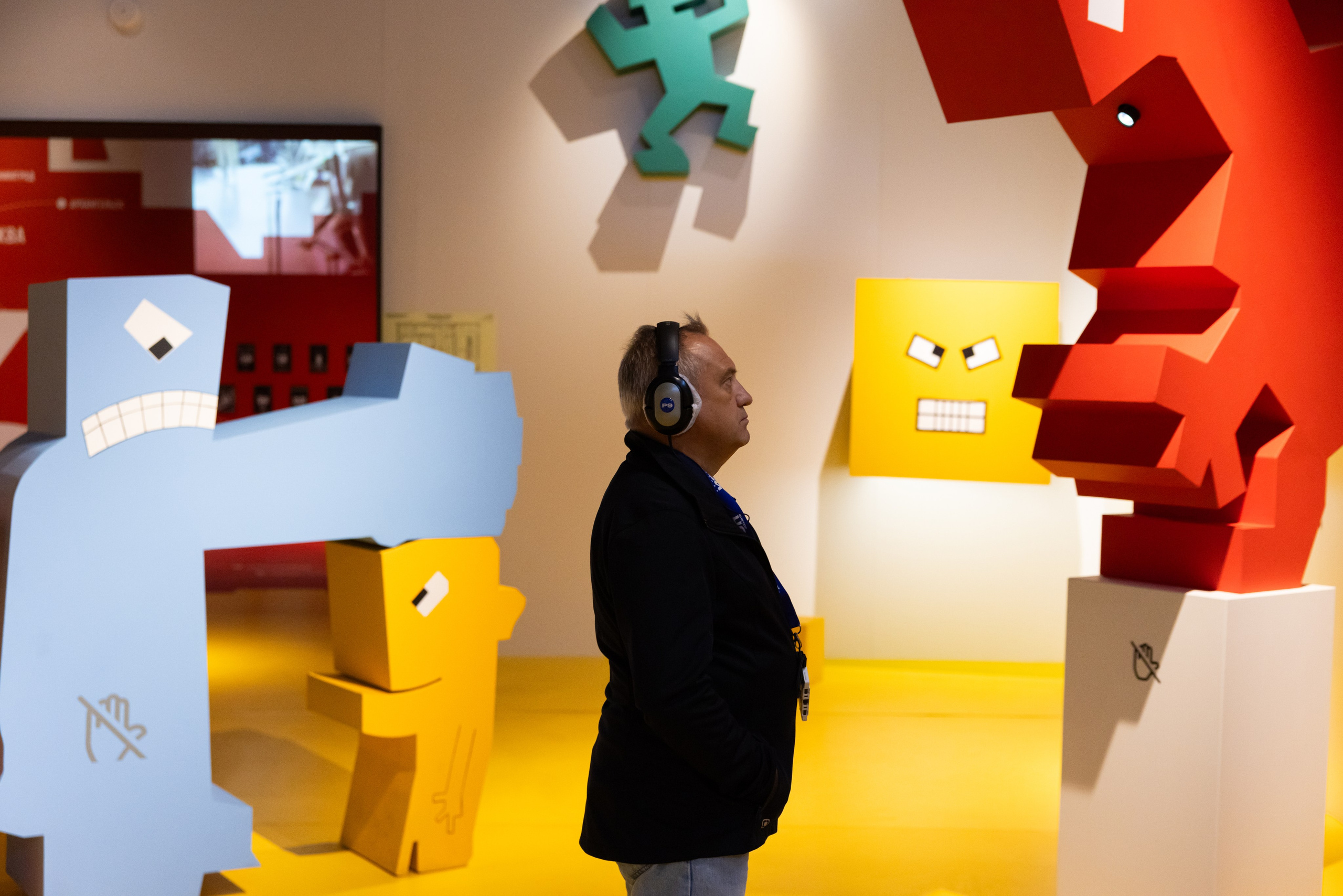 Выставка-байопик «Виктор Цой. Легенда» (10 октября 2025). Репортажный фотограф Алексей Пирязев