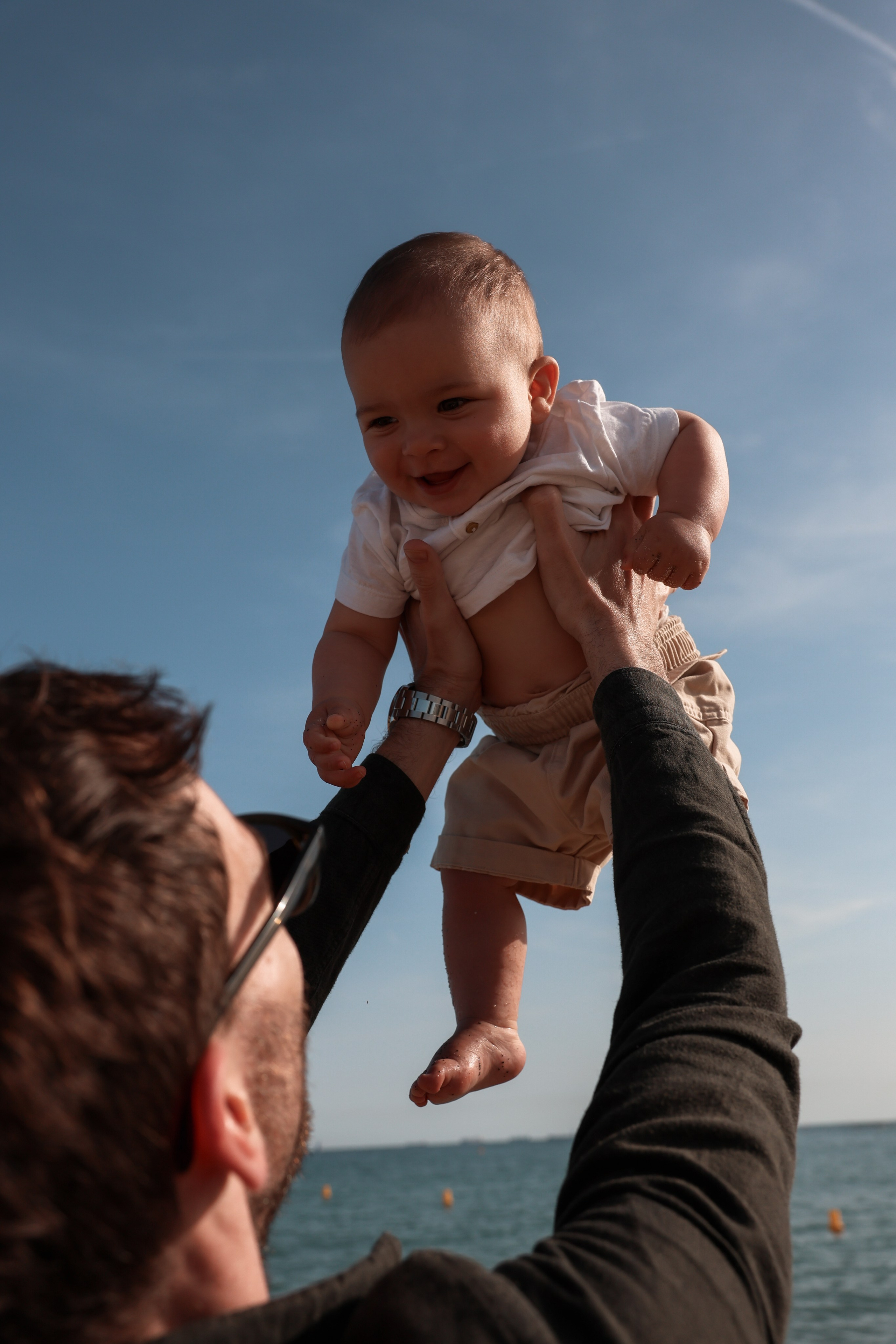 Family pizza at the sea. Natalia Zhuravleva|family, newborn, maternity photographer in Barcelona