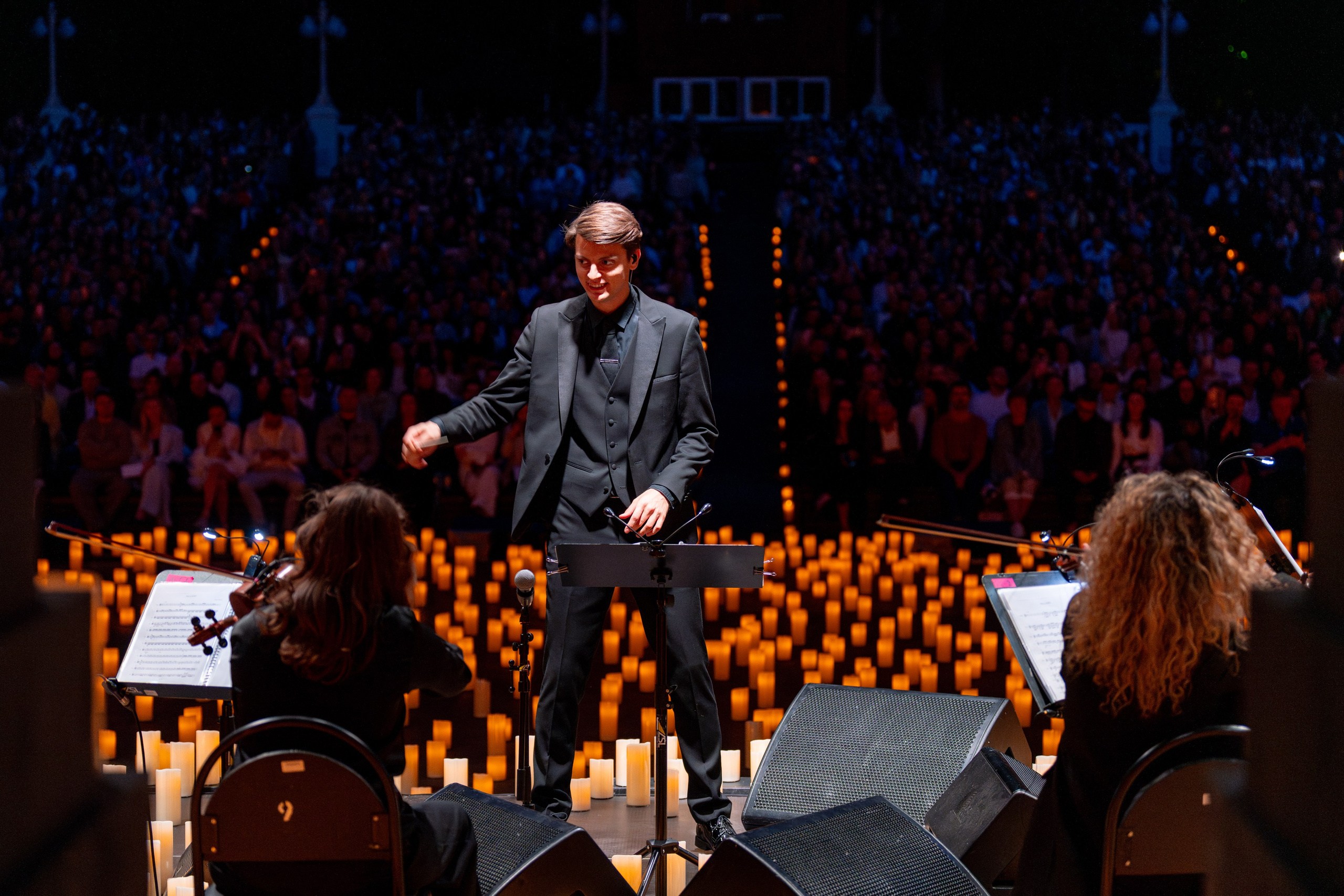 Симфонический оркестр Lumisfera при свечах. Фотограф Никита Комаров